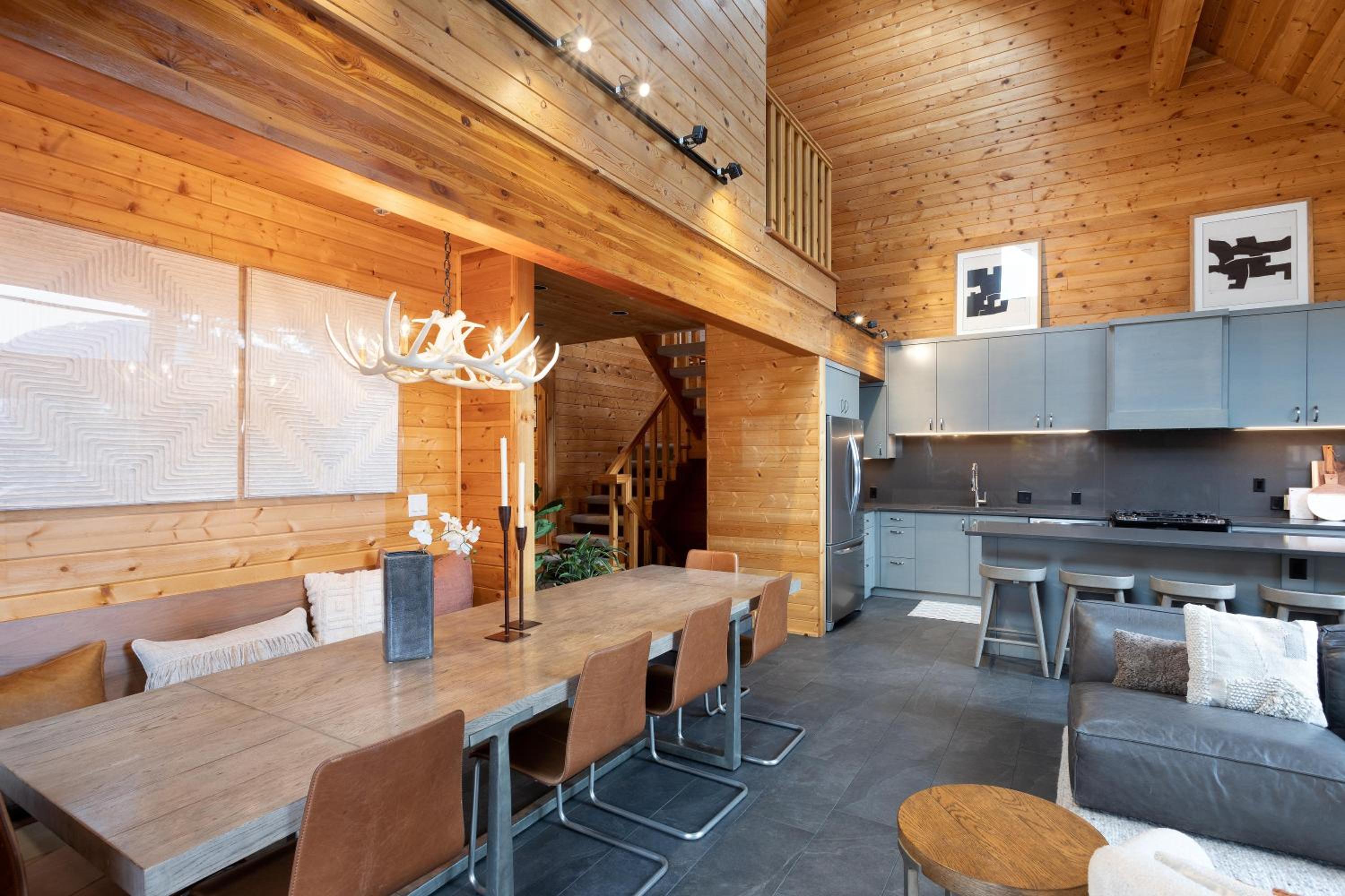 Pinnacle Ridge 34 - Ski In Ski Out, Private Hot Tub, Recently Renovated, Gas Fireplace