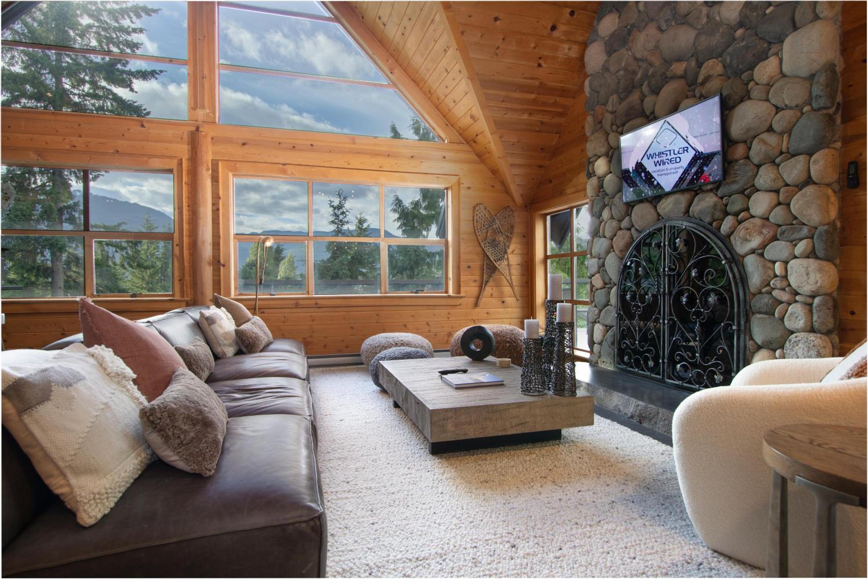 Pinnacle Ridge 34 - Ski In Ski Out, Private Hot Tub, Recently Renovated, Gas Fireplace