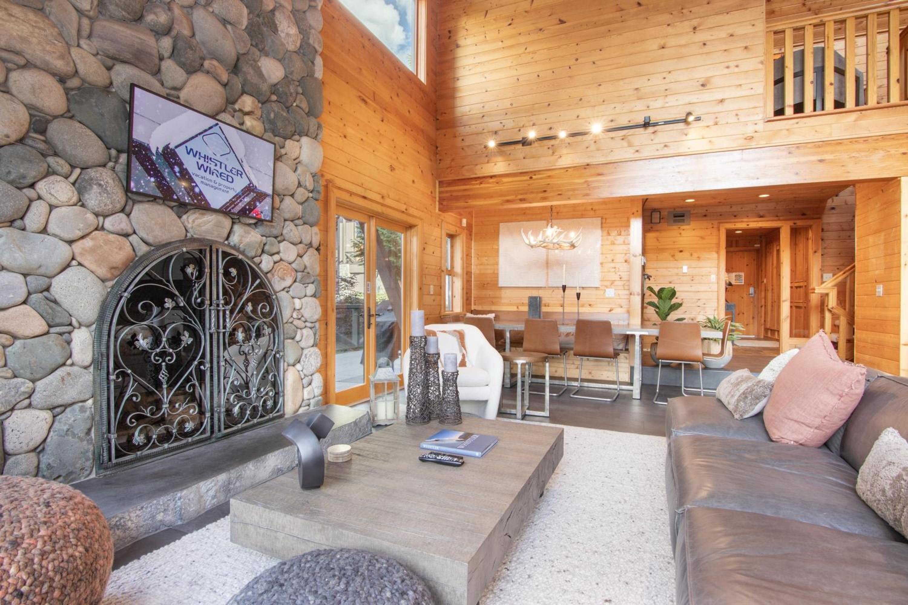 Pinnacle Ridge 34 - Ski In Ski Out, Private Hot Tub, Recently Renovated, Gas Fireplace