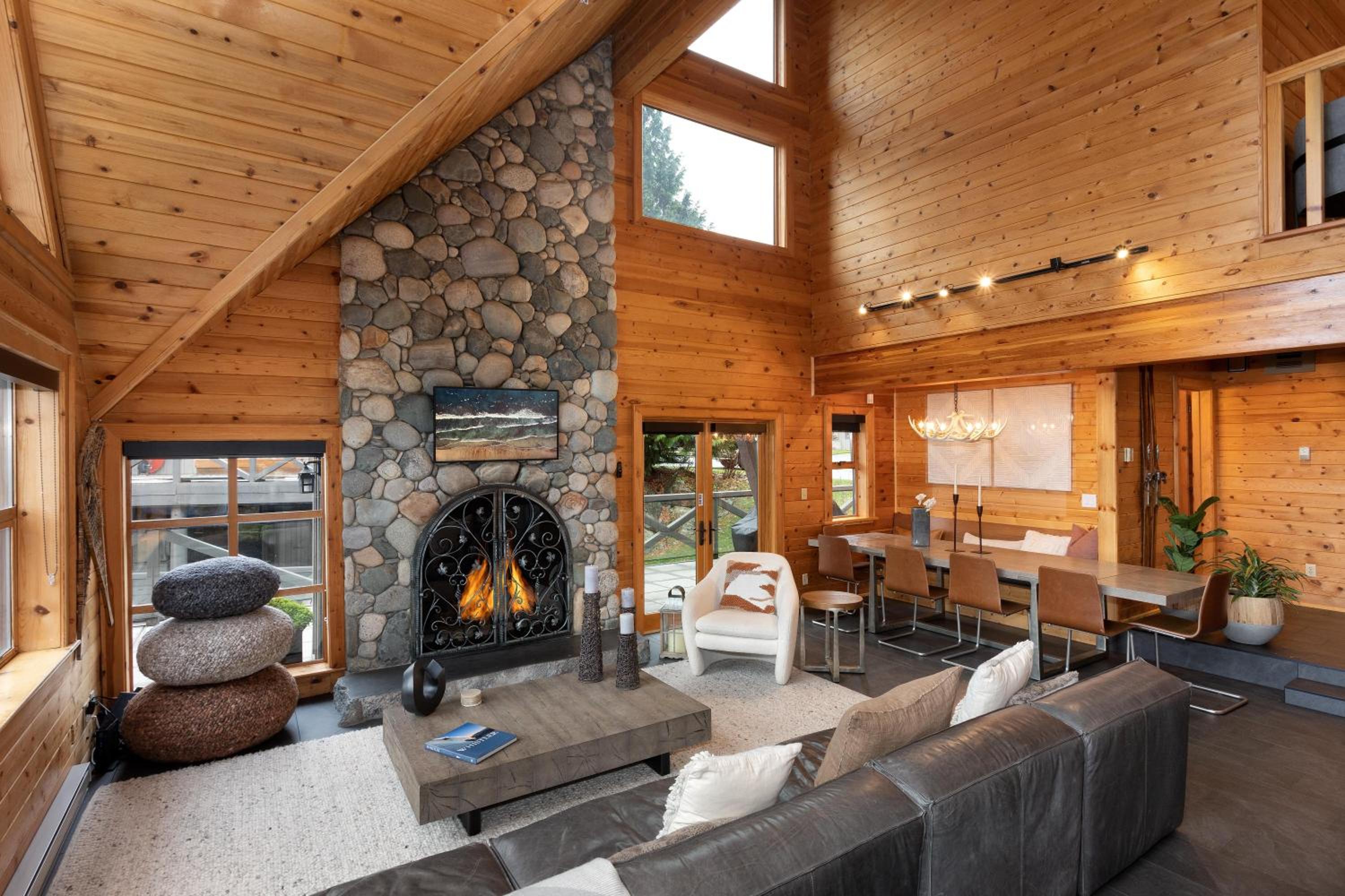 Pinnacle Ridge 34 - Ski In Ski Out, Private Hot Tub, Recently Renovated, Gas Fireplace