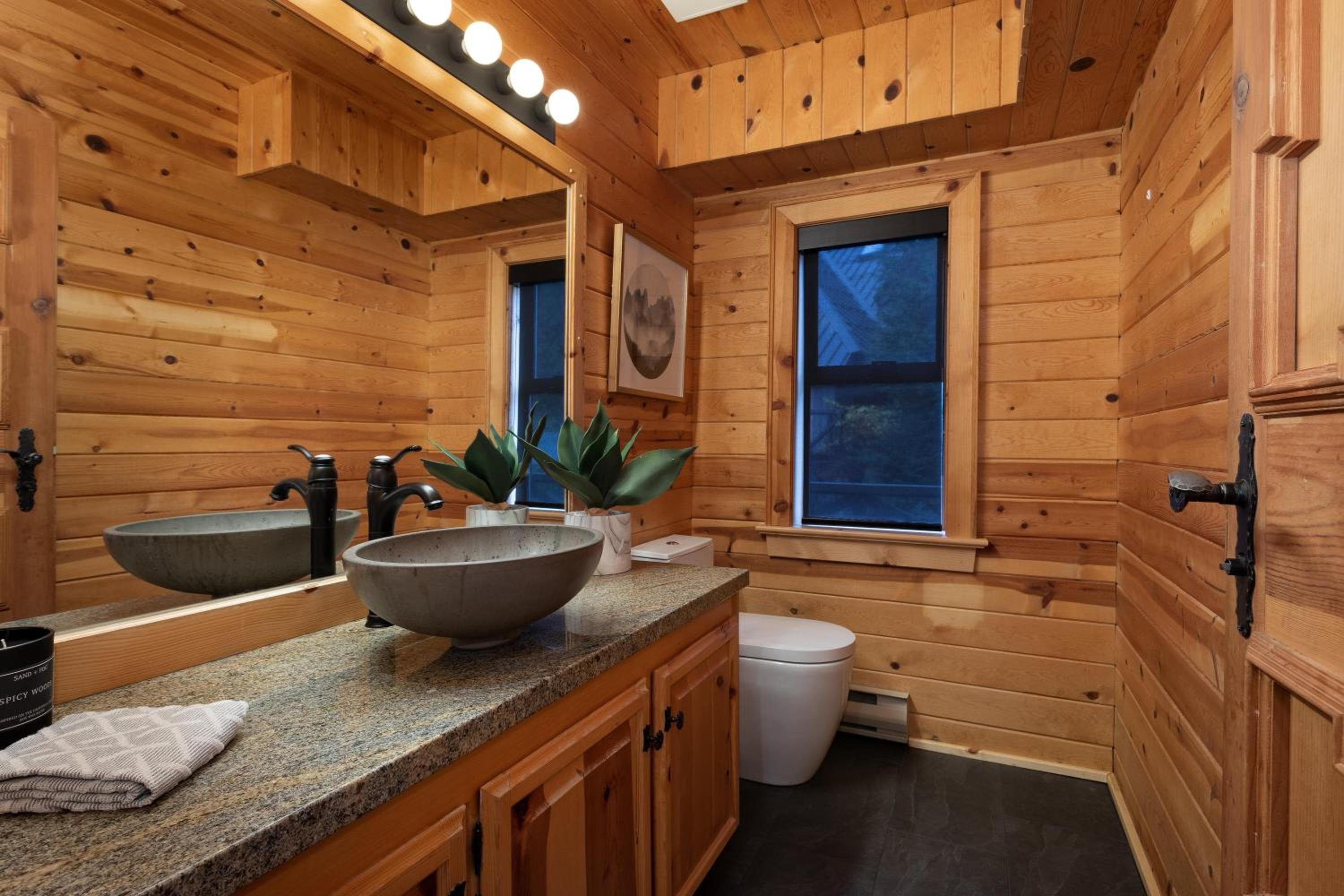 Pinnacle Ridge 34 - Ski In Ski Out, Private Hot Tub, Recently Renovated, Gas Fireplace