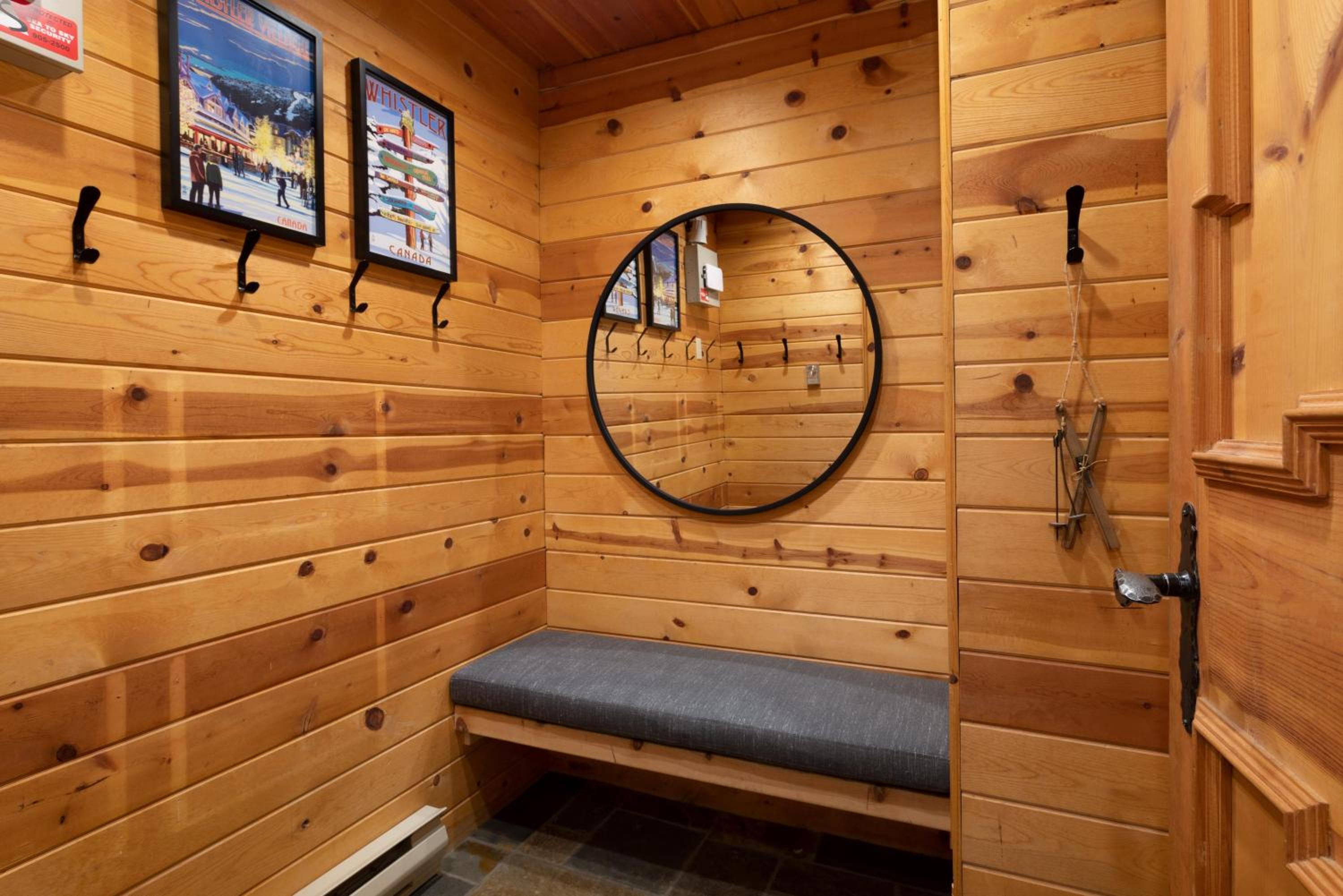 Pinnacle Ridge 34 - Ski In Ski Out, Private Hot Tub, Recently Renovated, Gas Fireplace