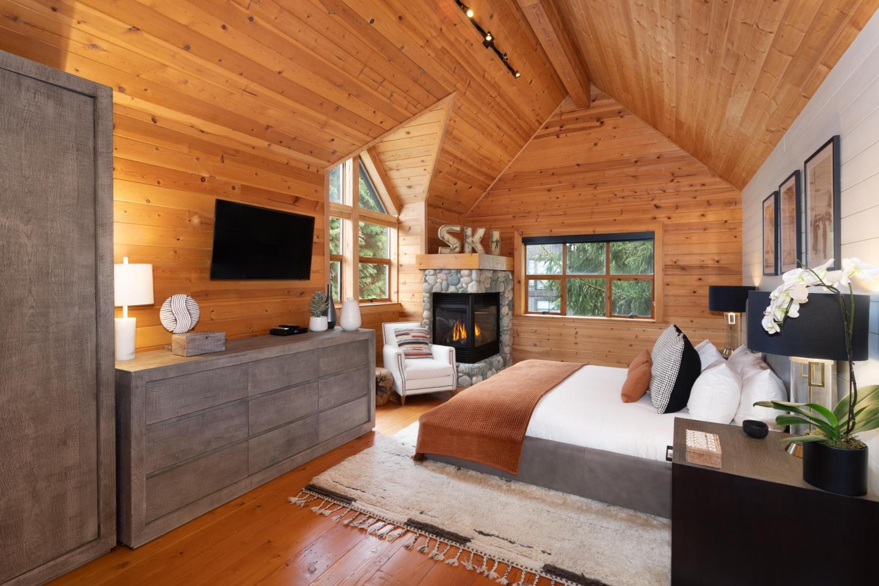 Pinnacle Ridge 34 - Ski In Ski Out, Private Hot Tub, Recently Renovated, Gas Fireplace