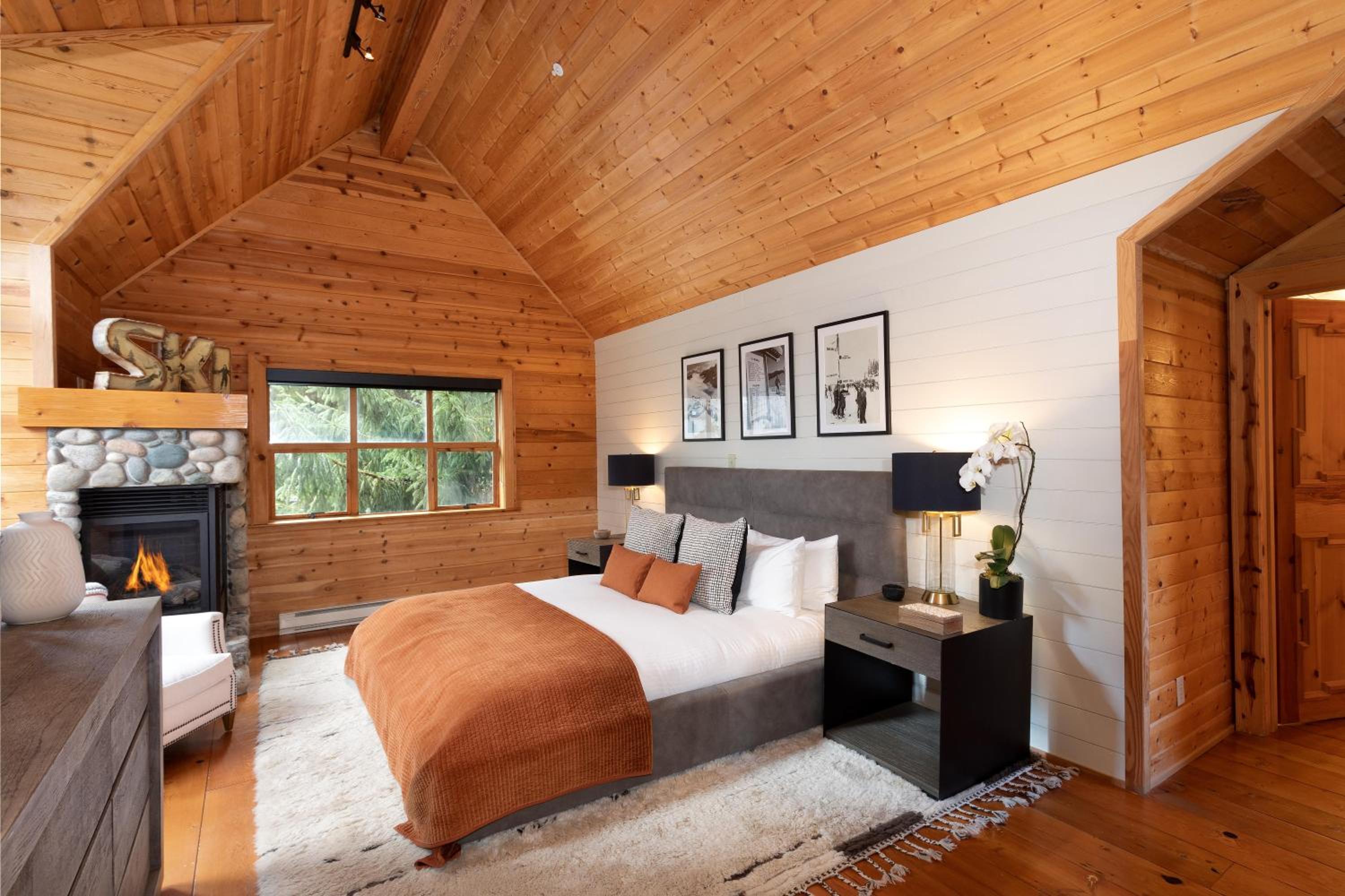 Pinnacle Ridge 34 - Ski In Ski Out, Private Hot Tub, Recently Renovated, Gas Fireplace