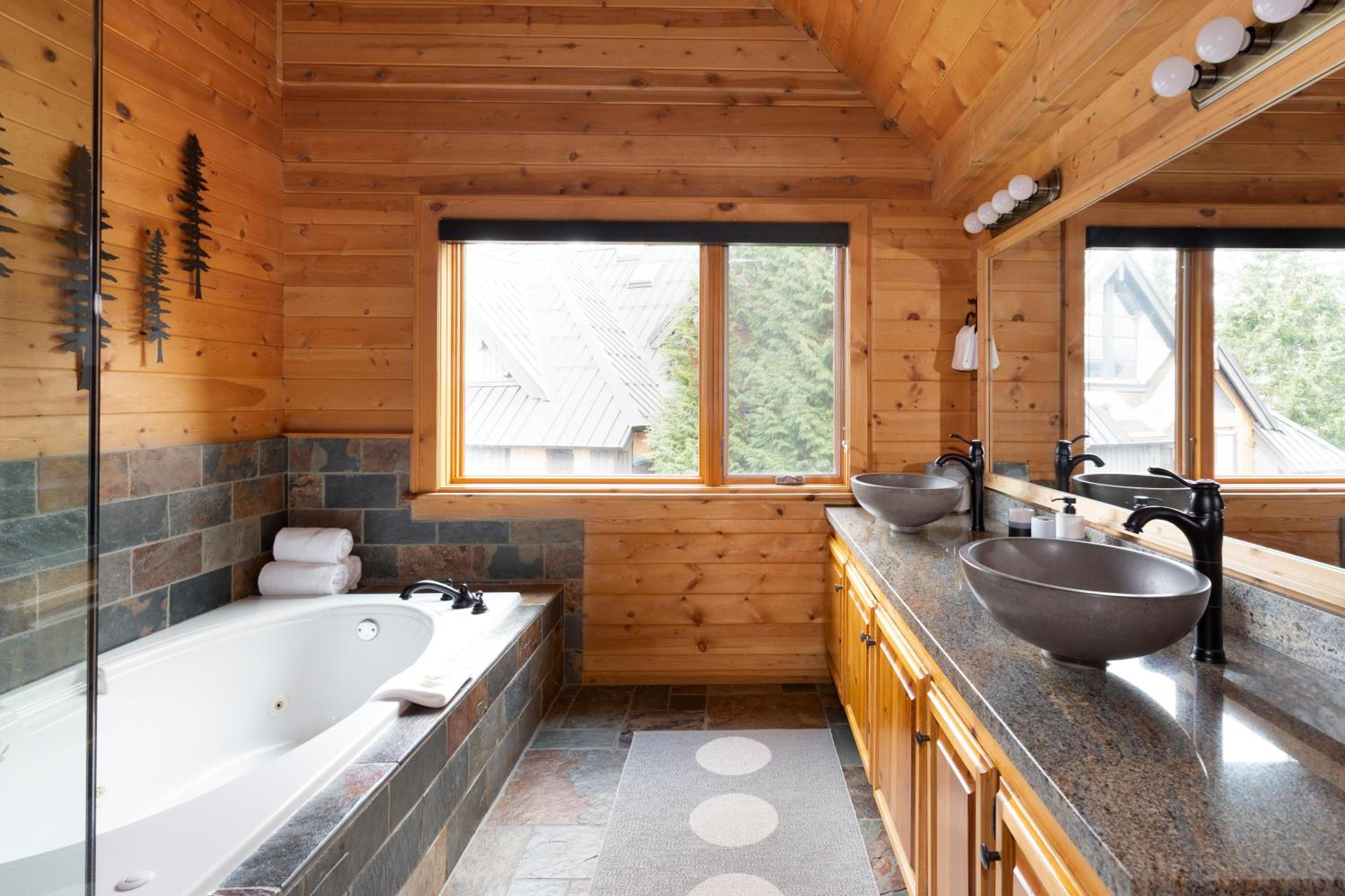 Pinnacle Ridge 34 - Ski In Ski Out, Private Hot Tub, Recently Renovated, Gas Fireplace