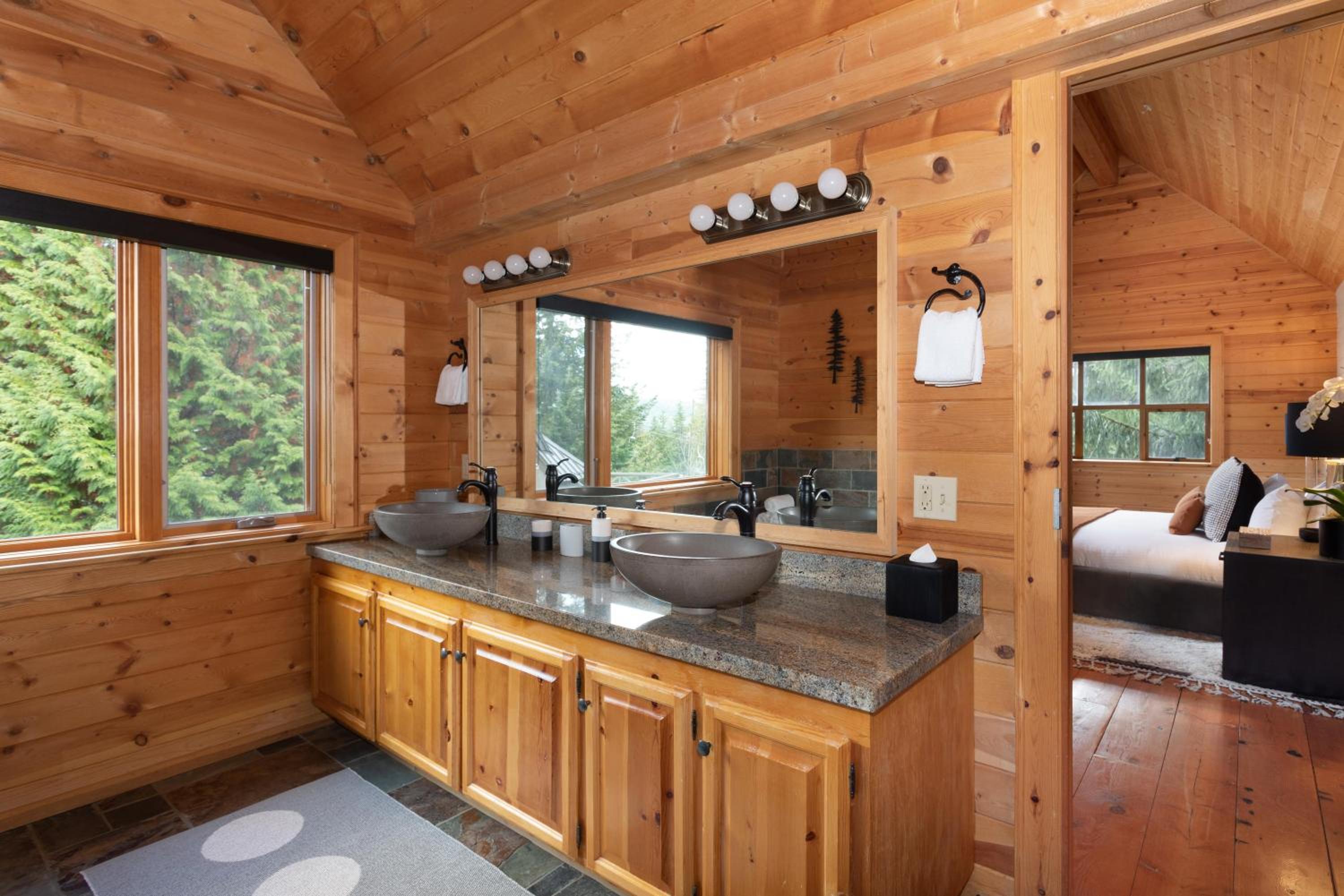 Pinnacle Ridge 34 - Ski In Ski Out, Private Hot Tub, Recently Renovated, Gas Fireplace