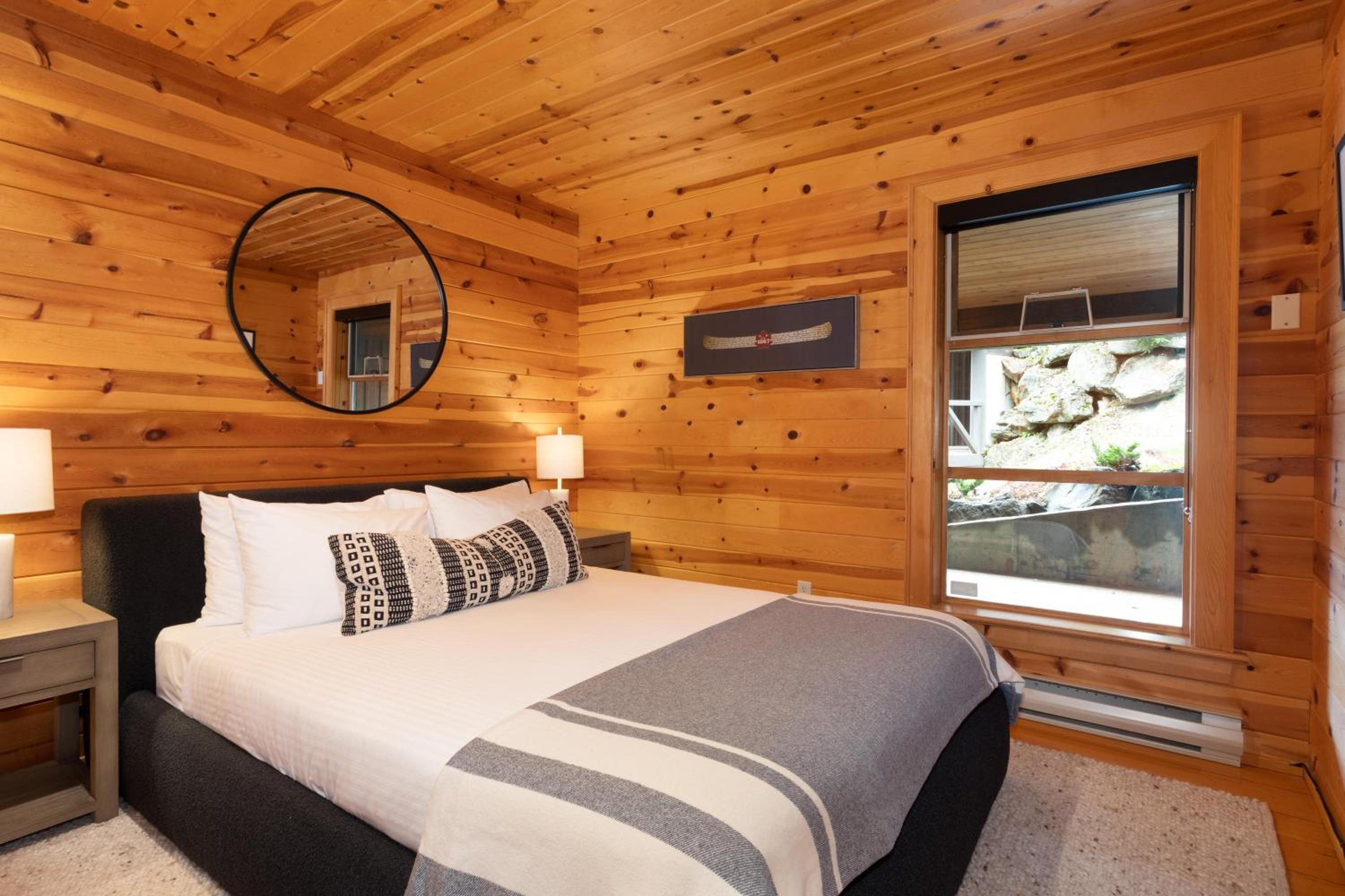 Pinnacle Ridge 34 - Ski In Ski Out, Private Hot Tub, Recently Renovated, Gas Fireplace