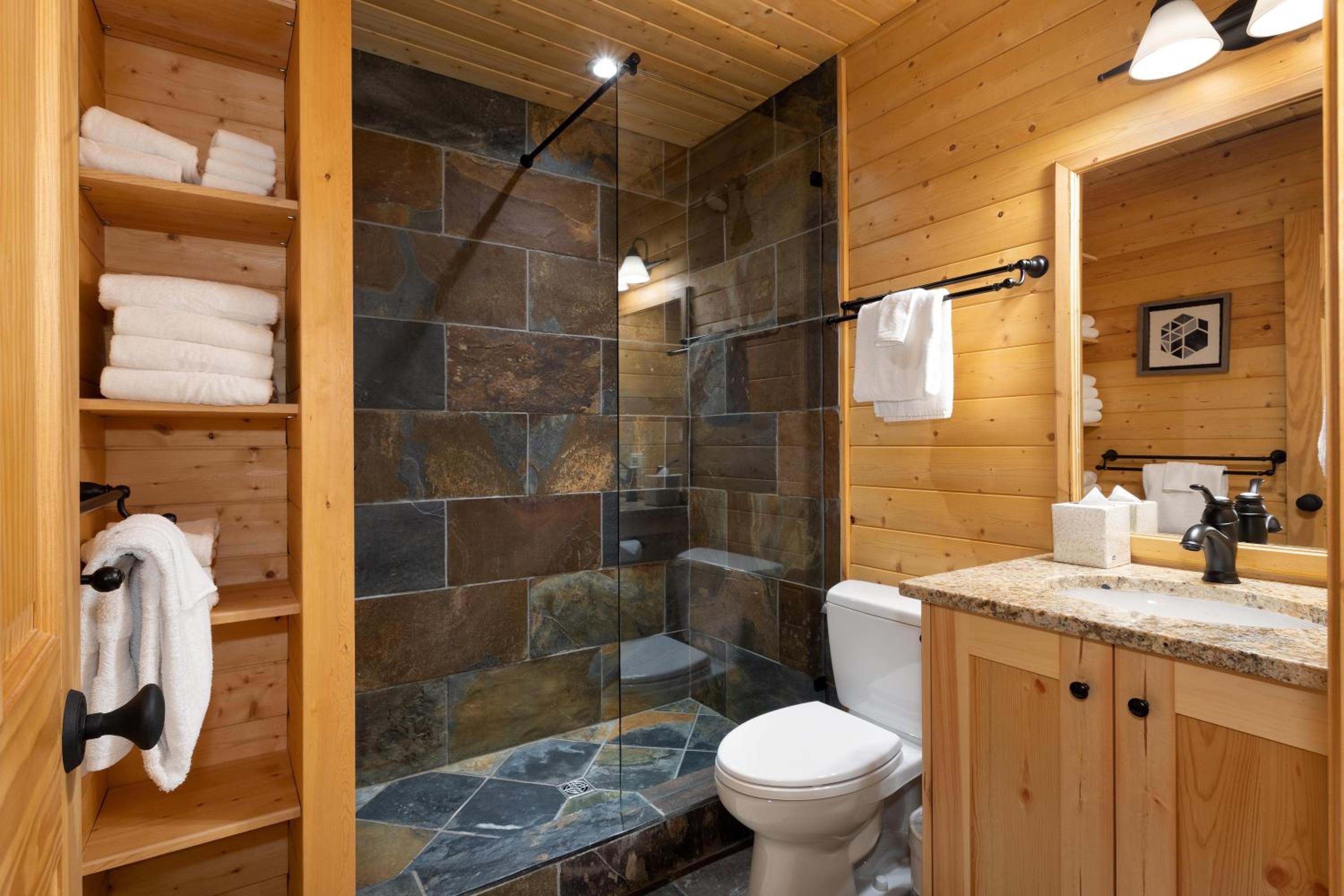Pinnacle Ridge 34 - Ski In Ski Out, Private Hot Tub, Recently Renovated, Gas Fireplace