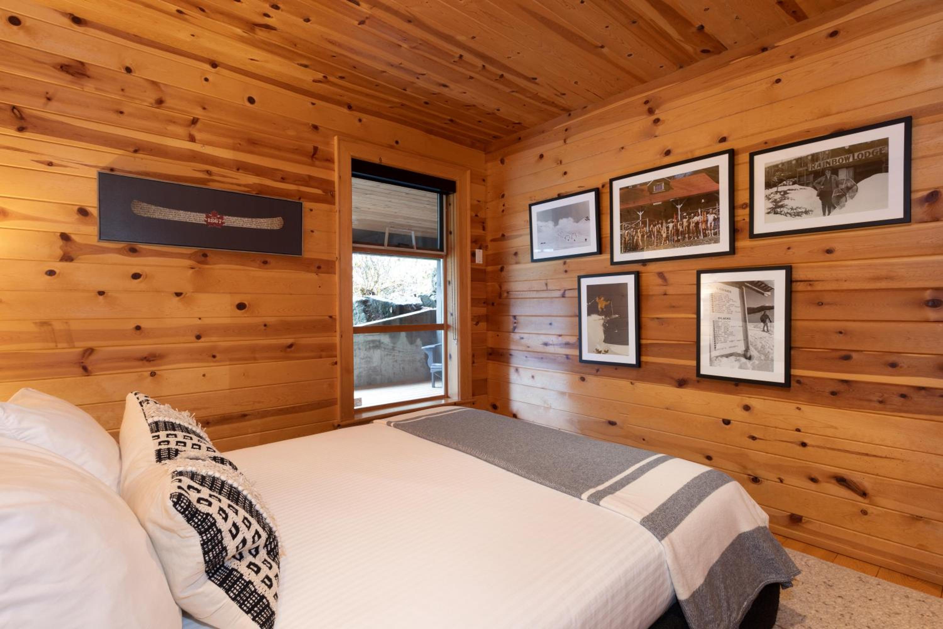 Pinnacle Ridge 34 - Ski In Ski Out, Private Hot Tub, Recently Renovated, Gas Fireplace