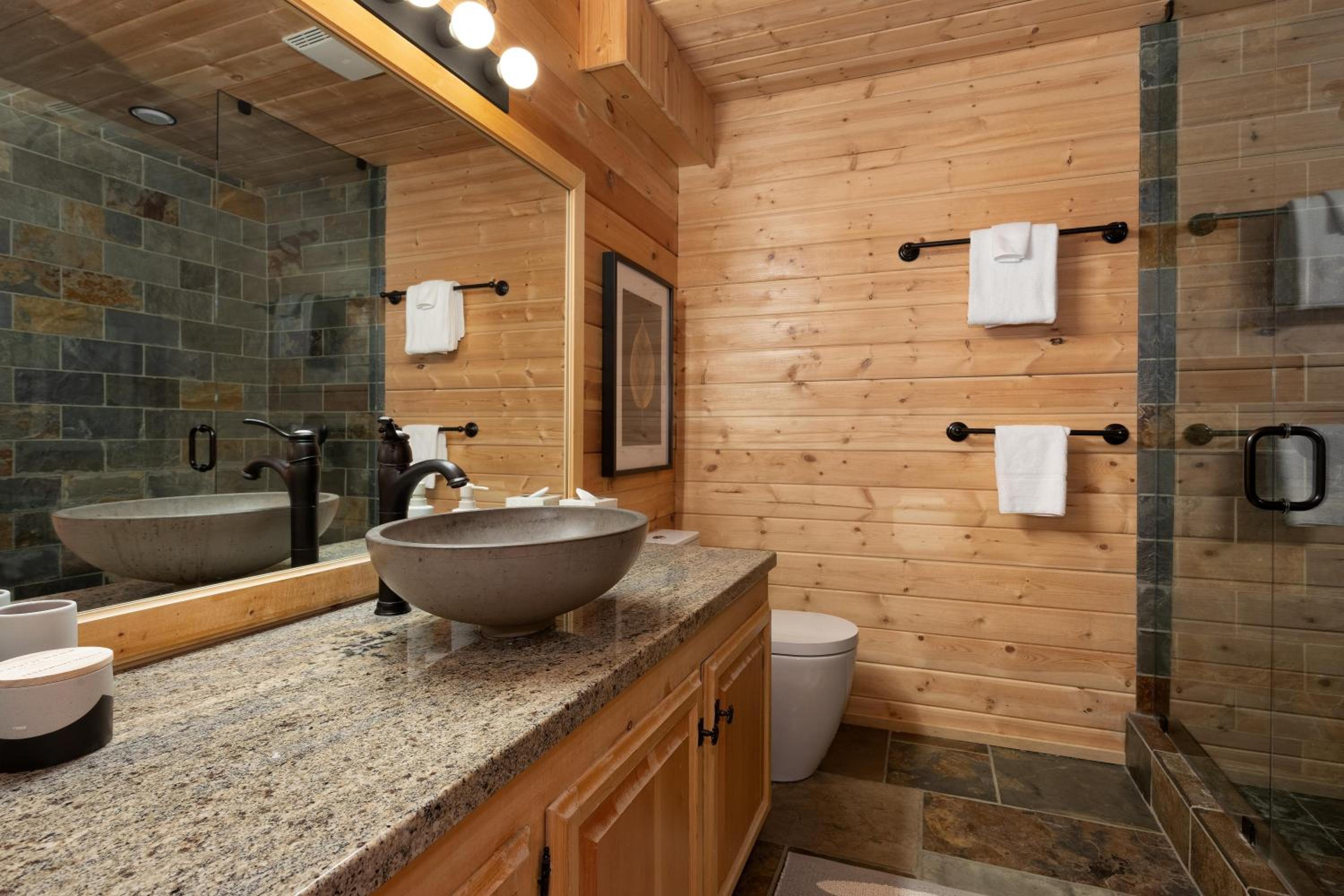 Pinnacle Ridge 34 - Ski In Ski Out, Private Hot Tub, Recently Renovated, Gas Fireplace