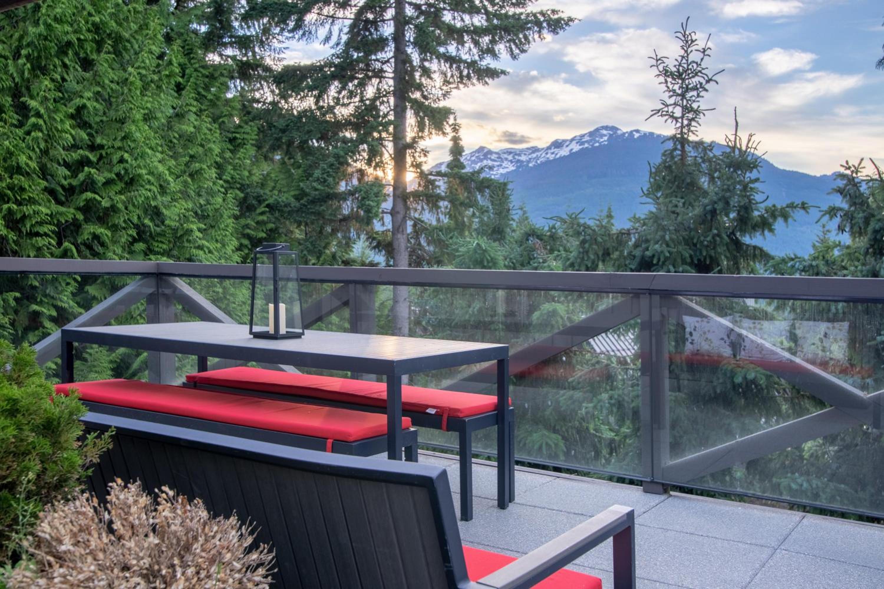Pinnacle Ridge 34 - Ski In Ski Out, Private Hot Tub, Recently Renovated, Gas Fireplace