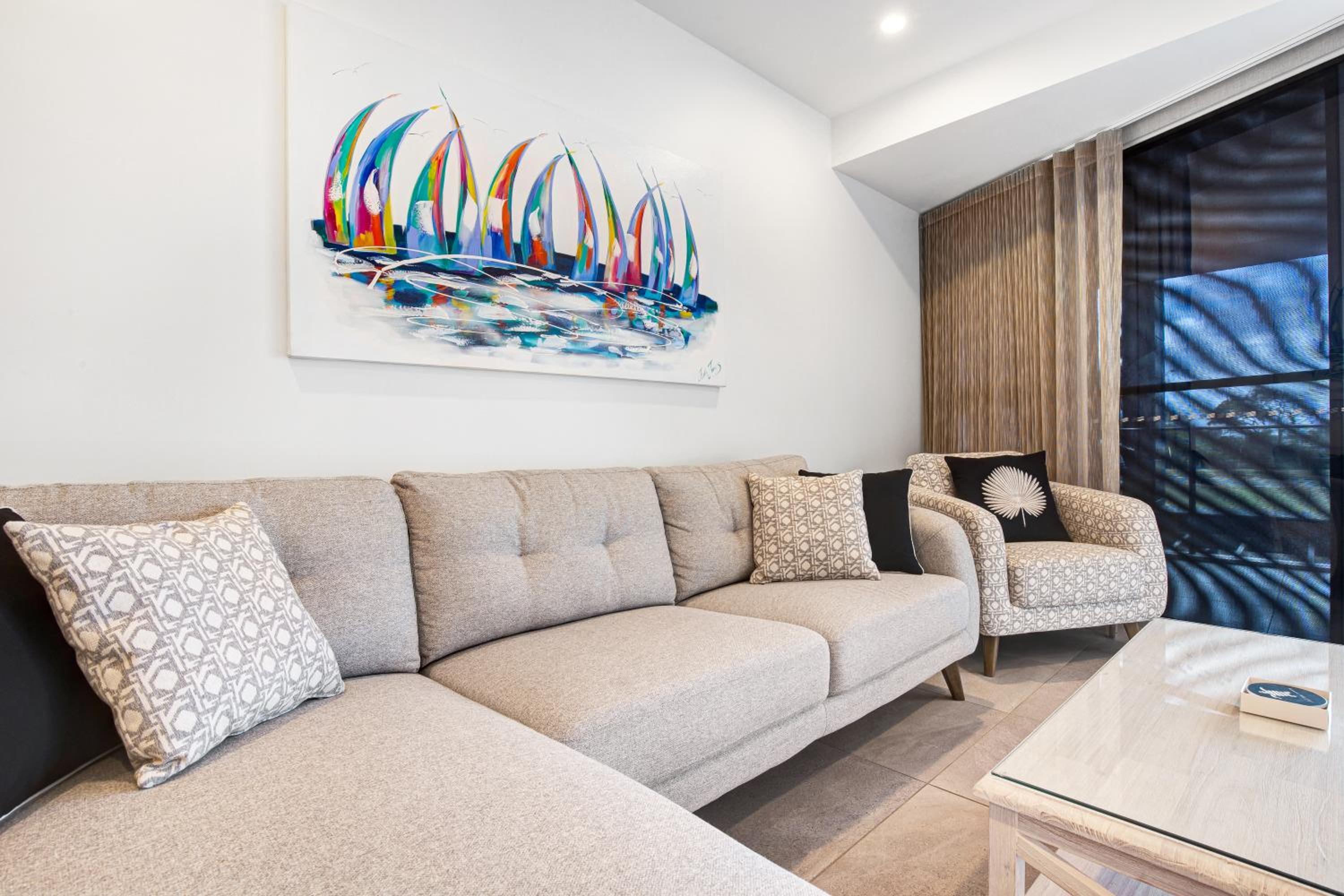 Beach Life - Luxe beachfront Apt