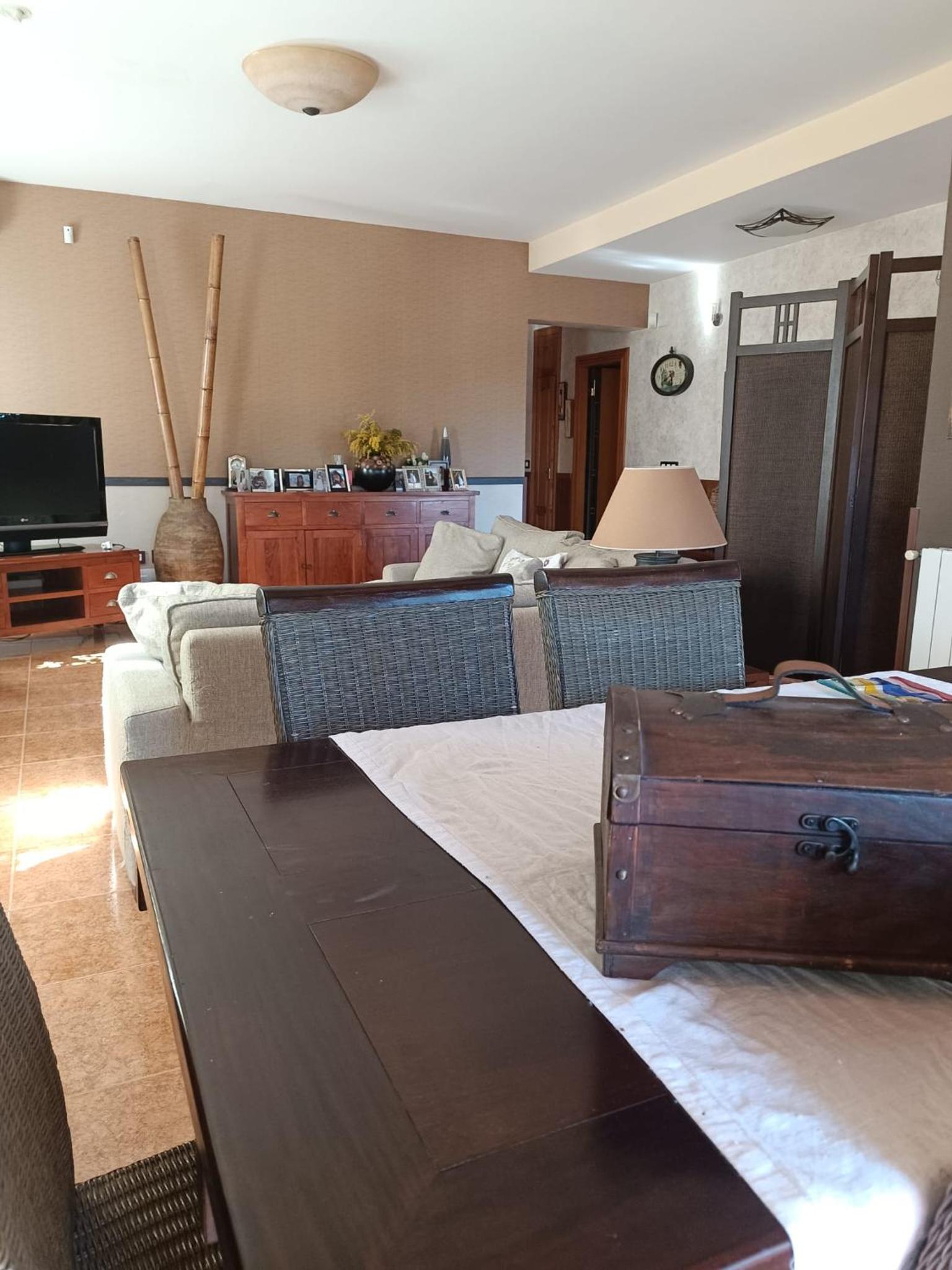 Chalet con piscina en Liria