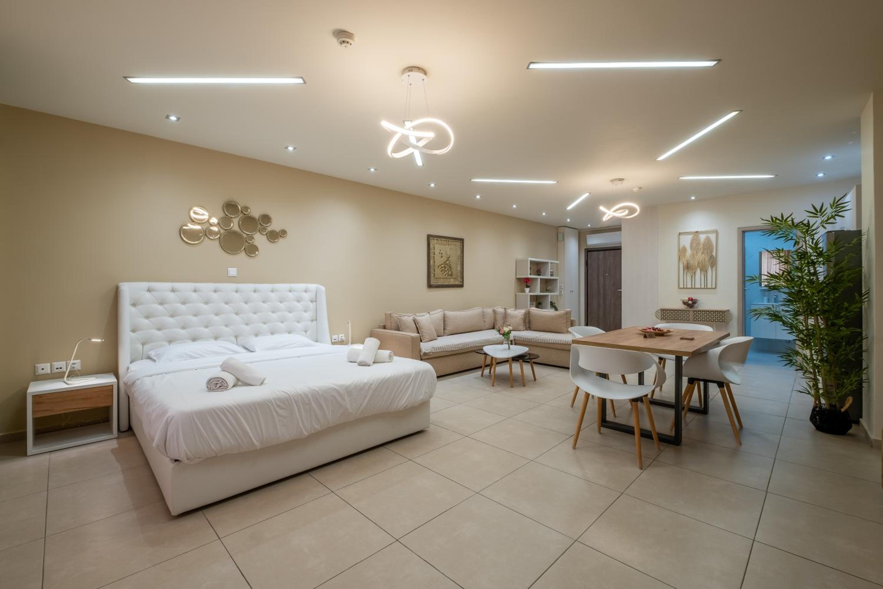 Amazing Apartments @ Monastiraki Subway Station