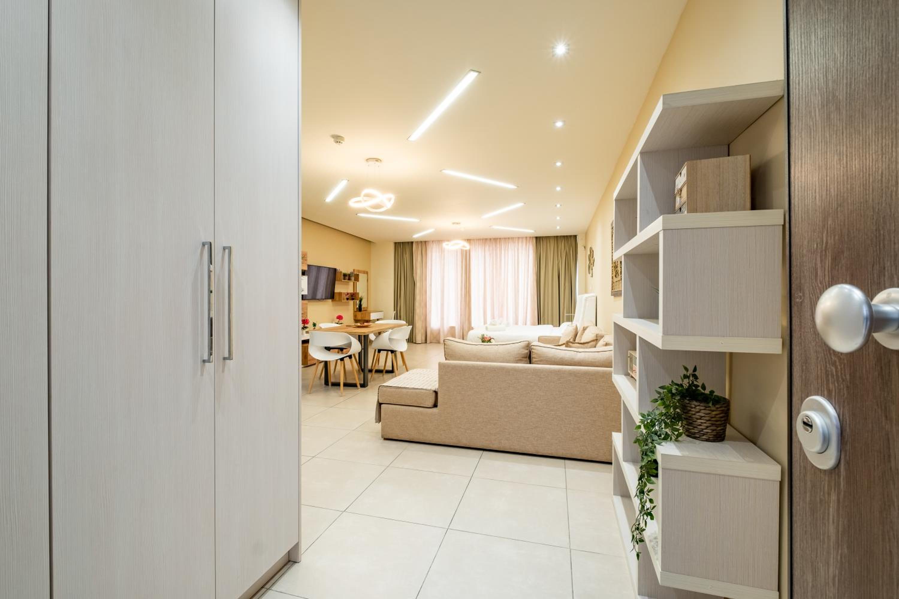 Amazing Apartments @ Monastiraki Subway Station