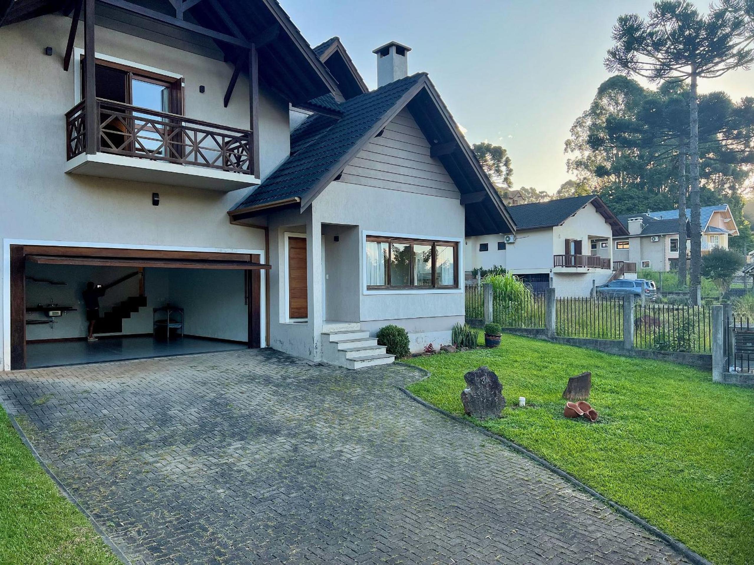 Casa Vale das Colinas 5 dorm by Achei Gramado
