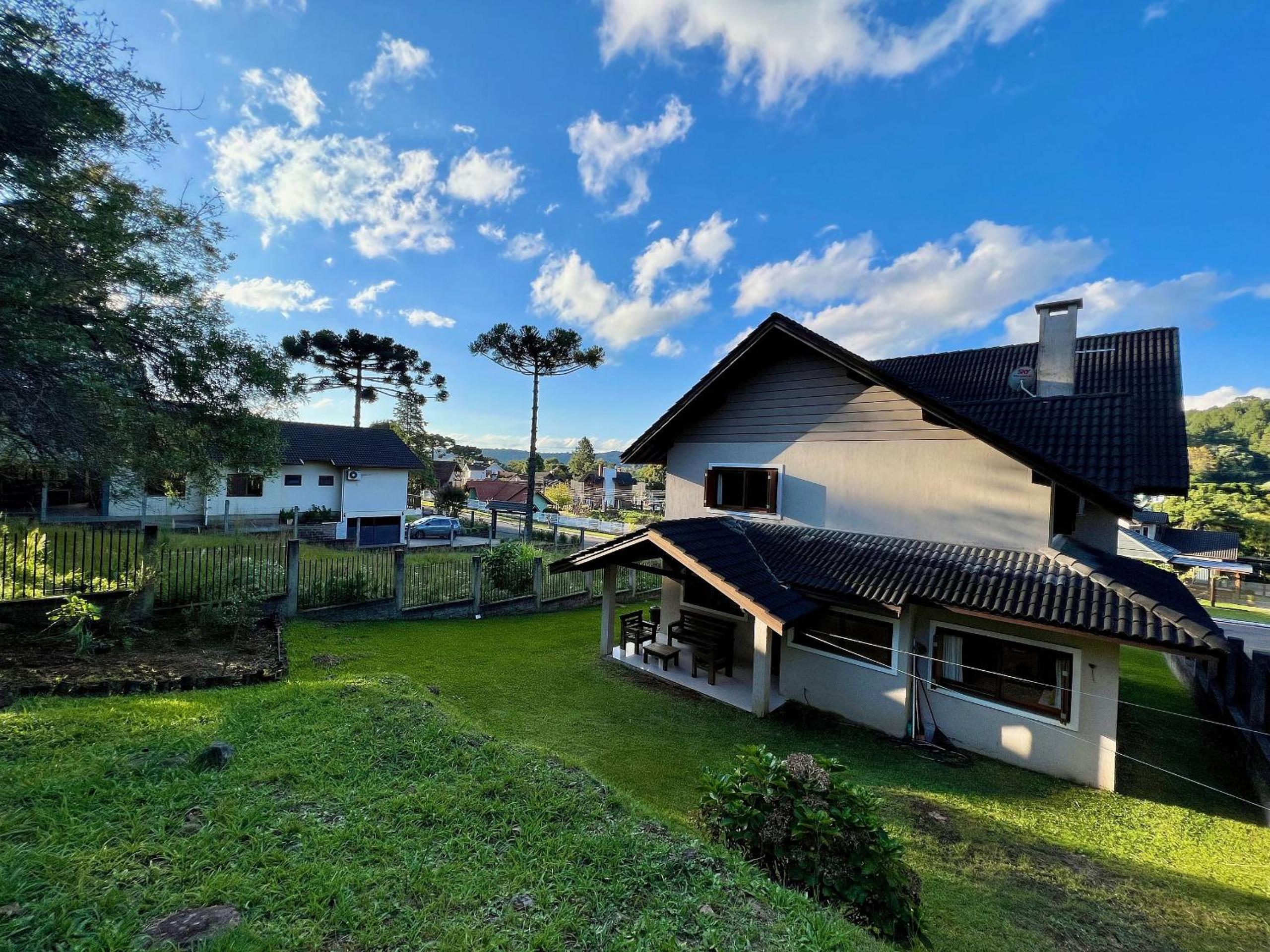 Casa Vale das Colinas 5 dorm by Achei Gramado