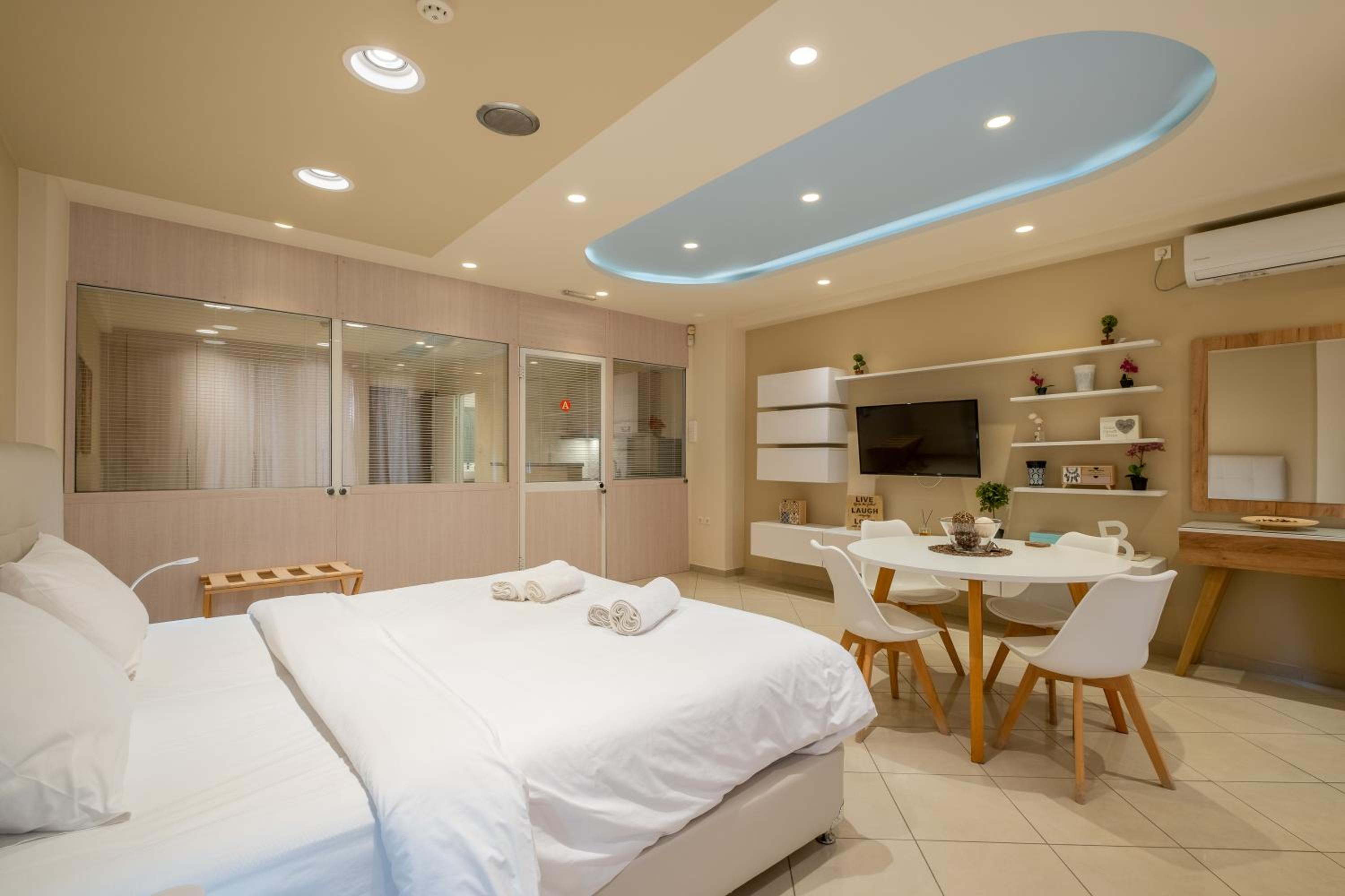 Amazing Apartments @ Monastiraki Subway Station