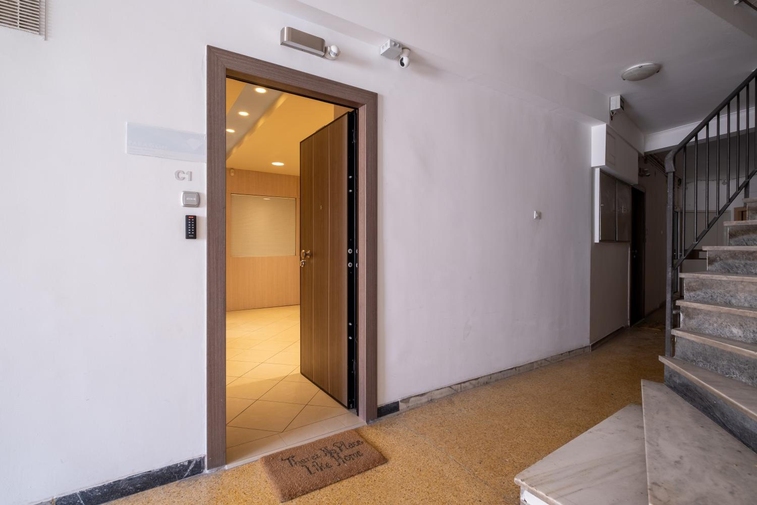 Amazing Apartments @ Monastiraki Subway Station