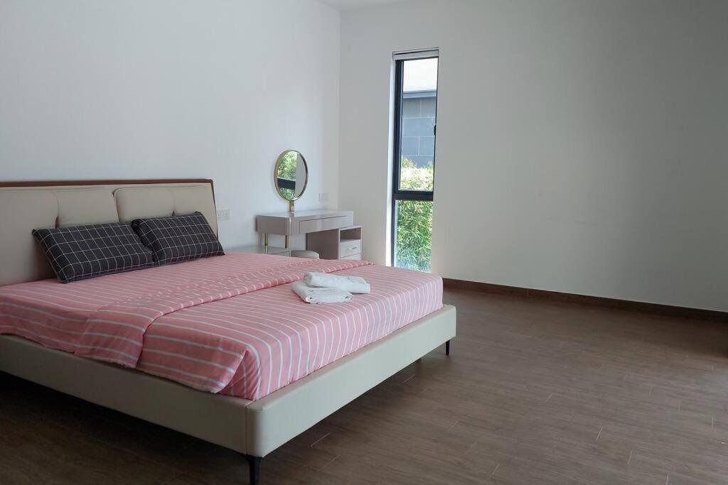 2 Room Forest City Villa near Golf Resort w Netflix