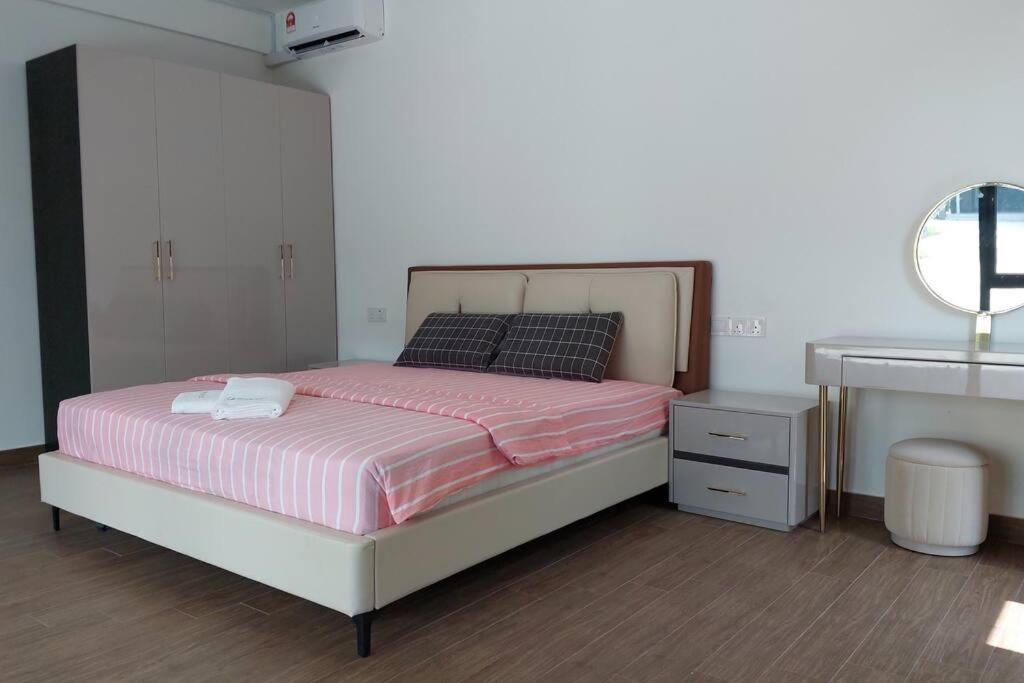 2 Room Forest City Villa near Golf Resort w Netflix