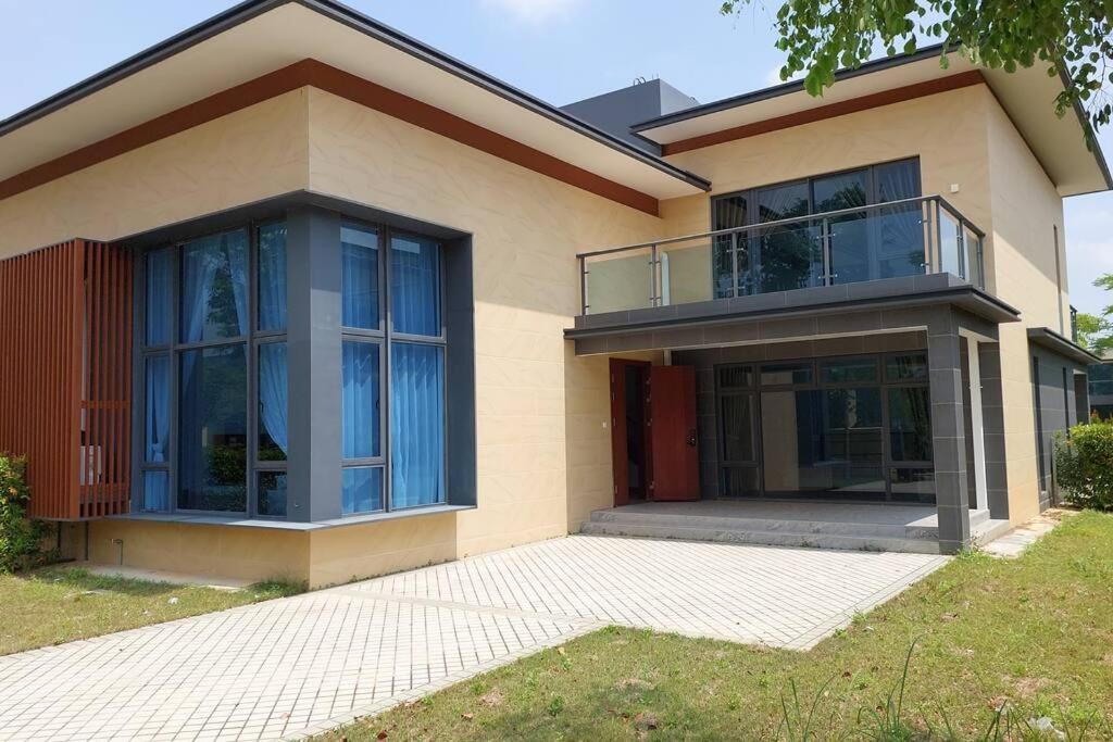 2 Room Forest City Villa near Golf Resort w Netflix