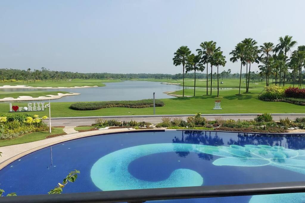2 Room Forest City Villa near Golf Resort w Netflix