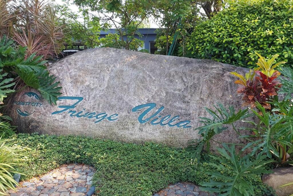 2 Room Forest City Villa near Golf Resort w Netflix