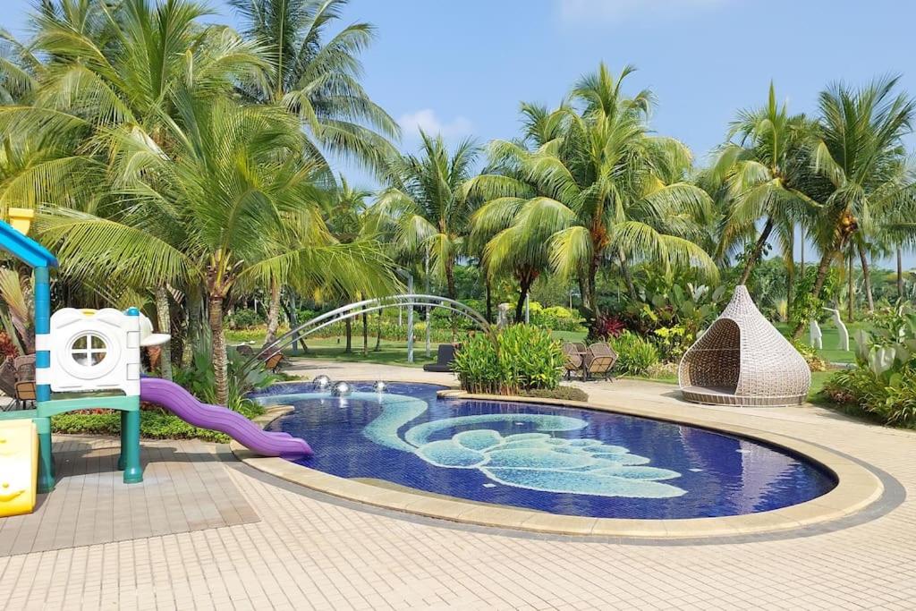 3 Room ForestCity Villa near Golf Course w Netflix