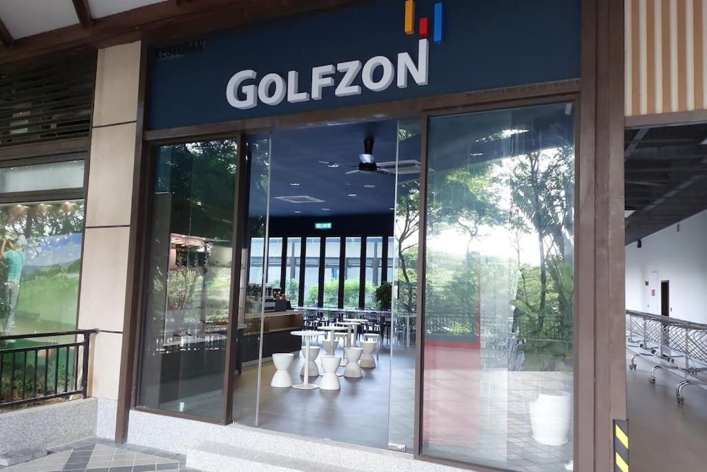 3 Room ForestCity Villa near Golf Course w Netflix