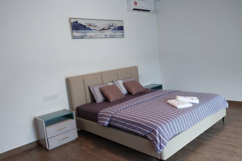 3 Room ForestCity Villa near Golf Course w Netflix