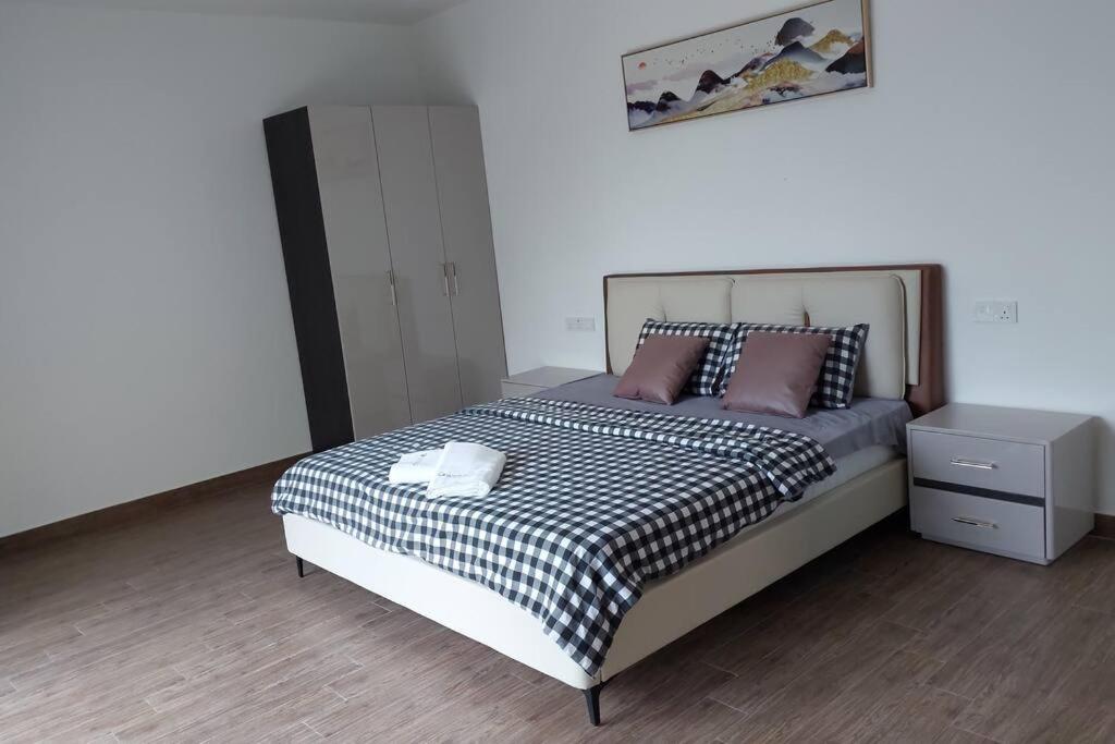 3 Room ForestCity Villa near Golf Course w Netflix