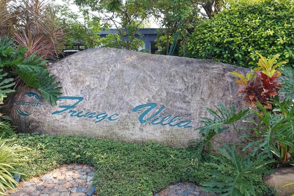 3 Room ForestCity Villa near Golf Course w Netflix