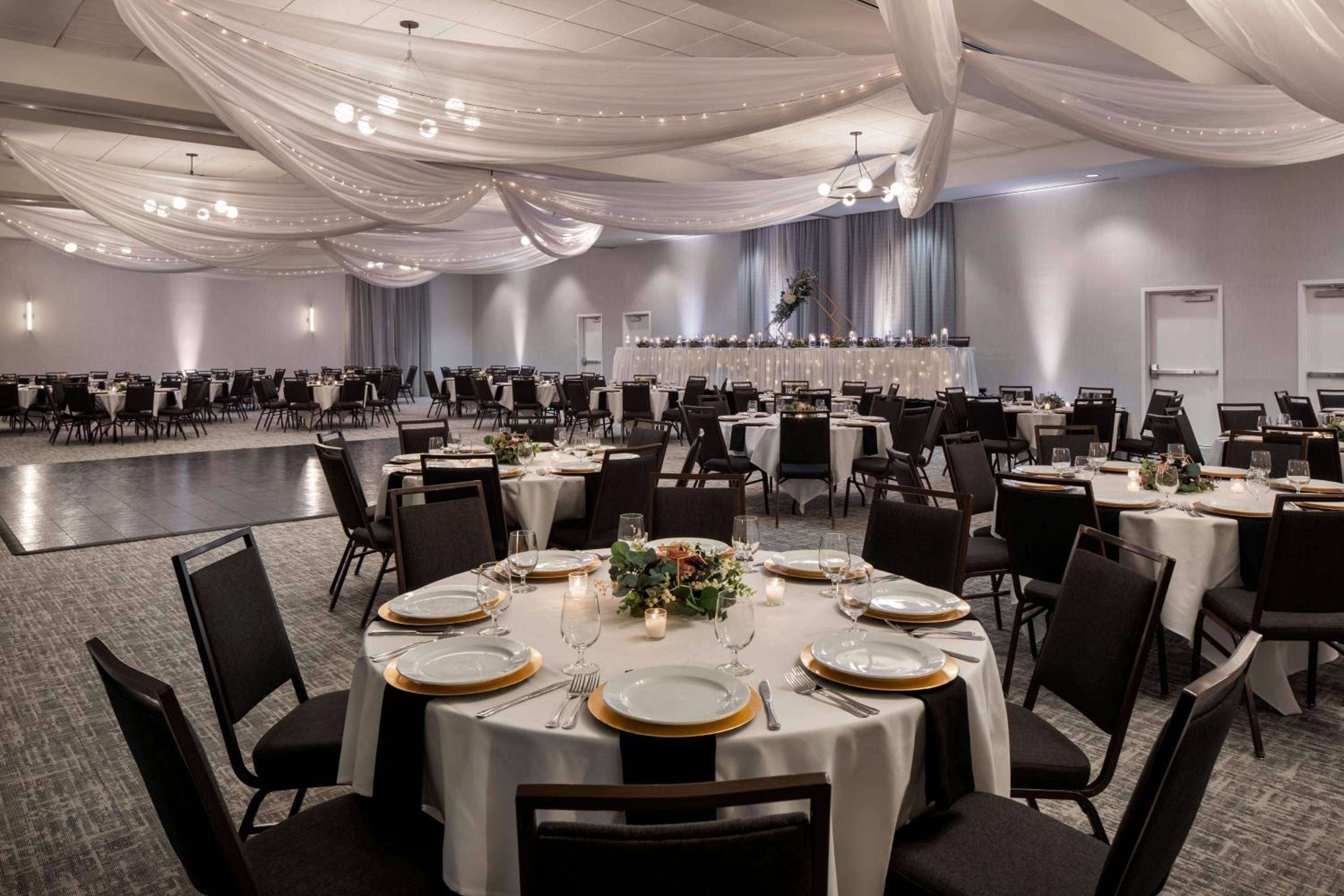 Courtyard Mankato Hotel & Event Center