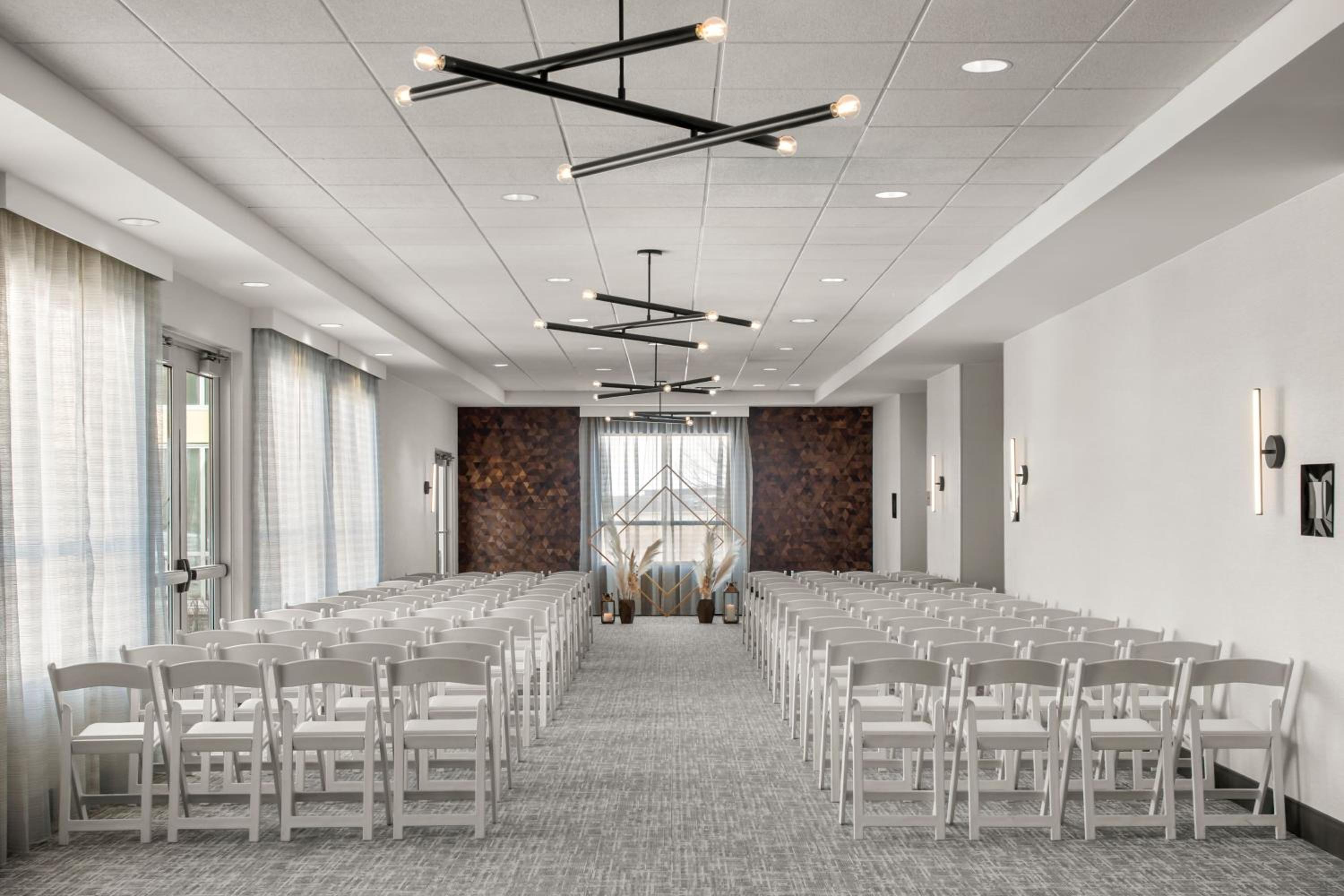 Courtyard Mankato Hotel & Event Center