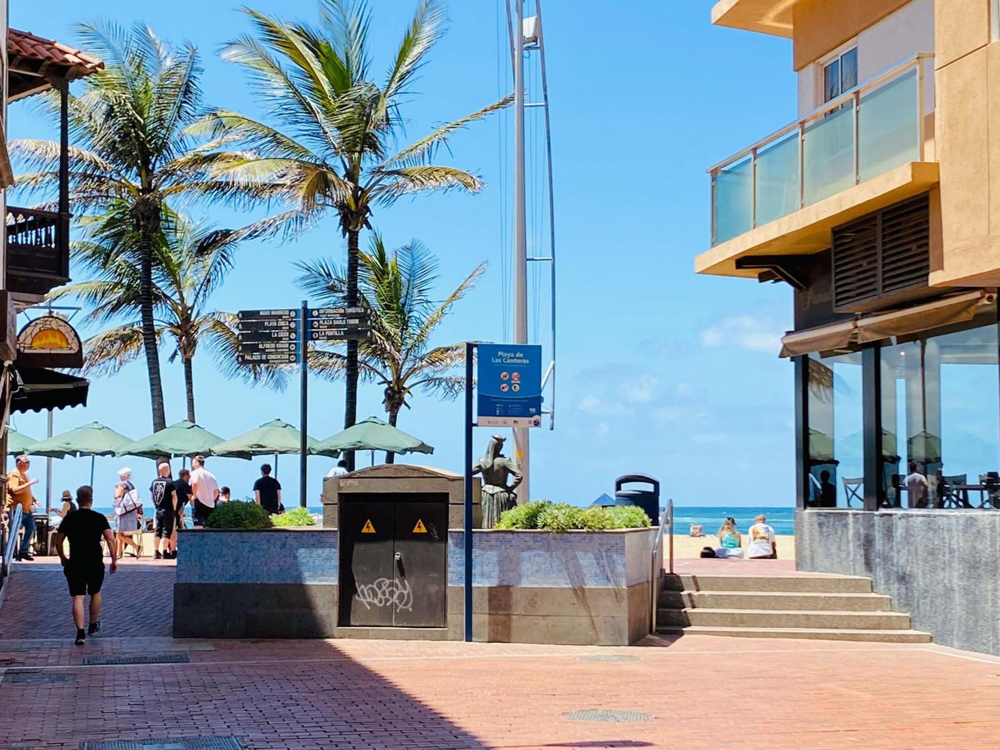 Salvador Cuyas "Apartamento el Mar" view 2
