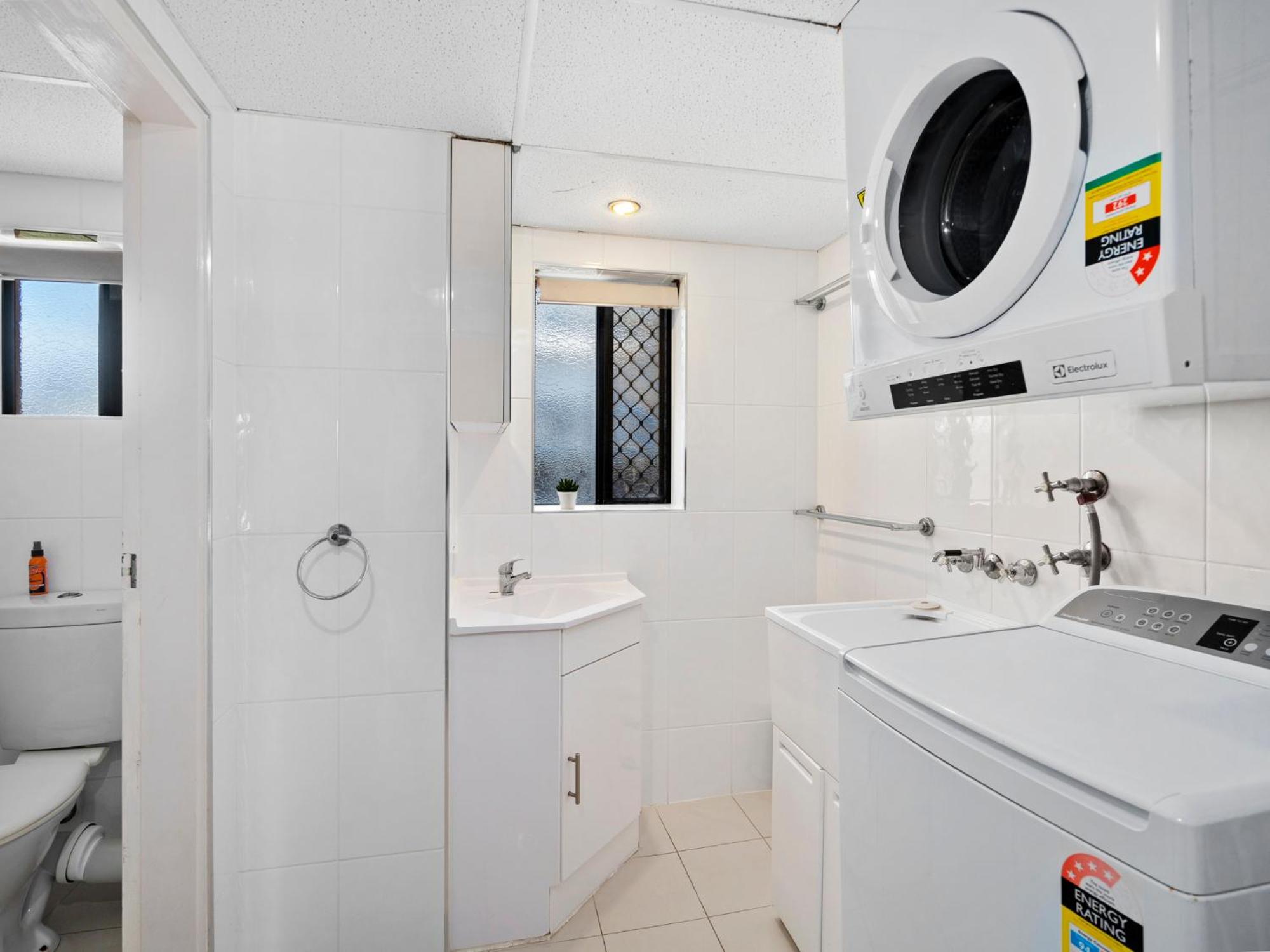 Pacific Breeze - Hosted by Burleigh Letting