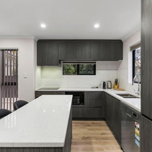 Jupiter St Holiday Home No 3 view 5