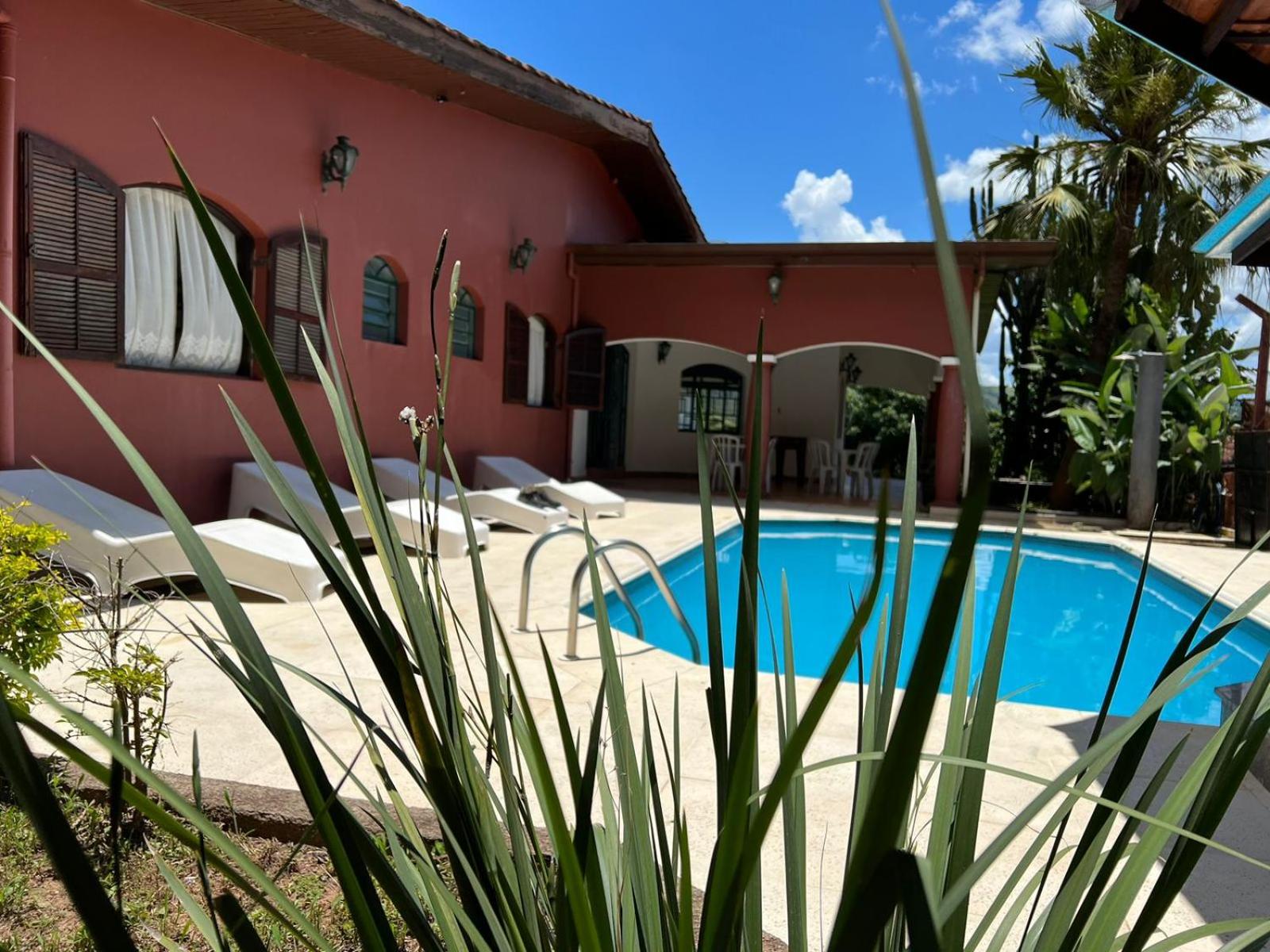 Cantinho da Vó Lena Casa Familiar com 4 Suítes, Piscina e Lazer em Lindóia