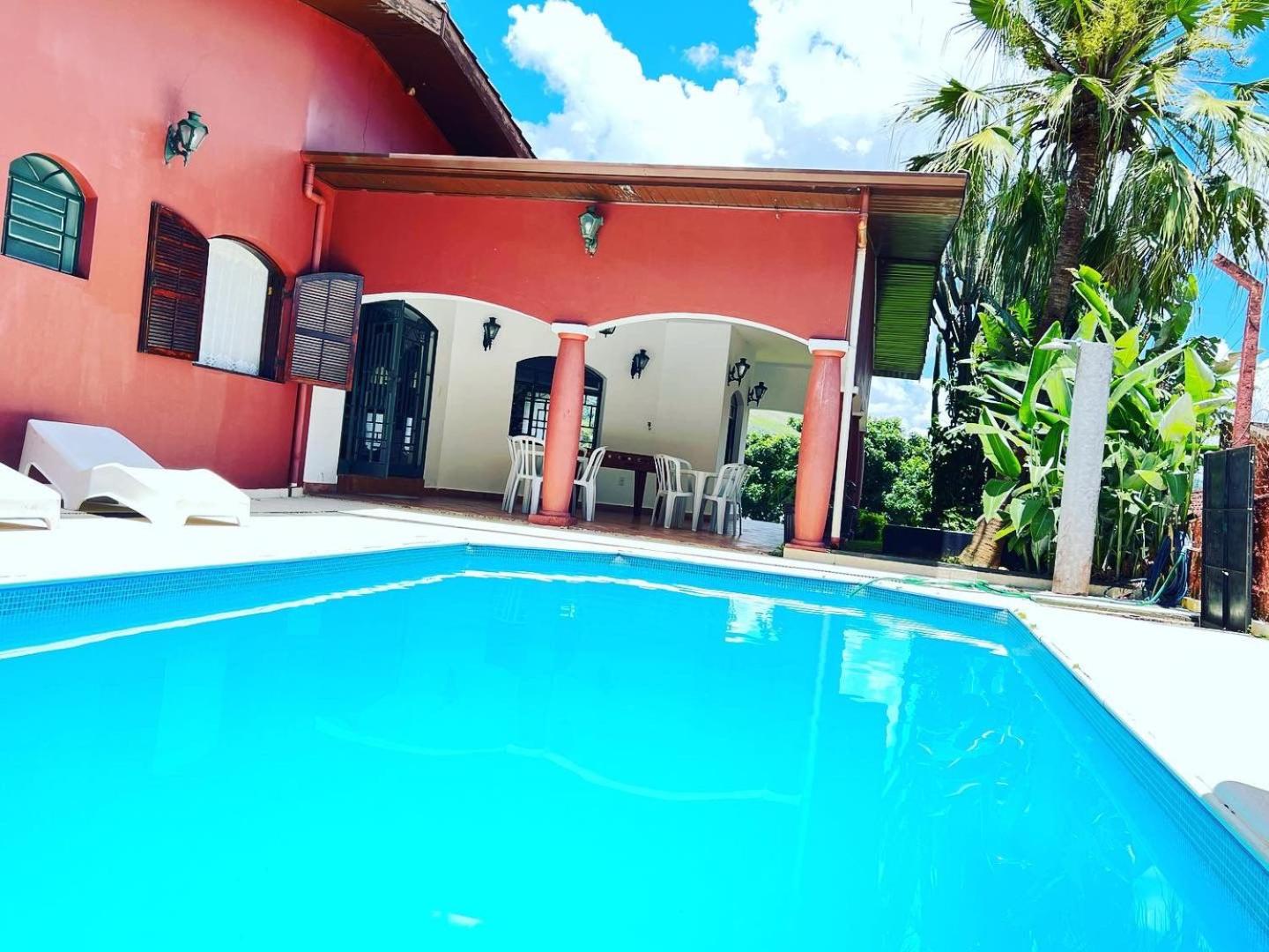 Cantinho da Vó Lena Casa Familiar com 4 Suítes, Piscina e Lazer em Lindóia