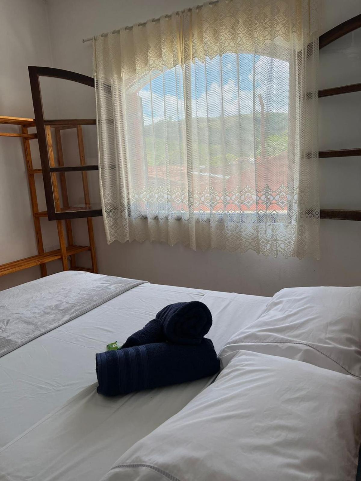 Cantinho da Vó Lena Casa Familiar com 4 Suítes, Piscina e Lazer em Lindóia