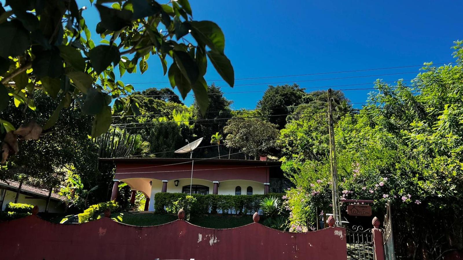 Cantinho da Vó Lena Casa Familiar com 4 Suítes, Piscina e Lazer em Lindóia