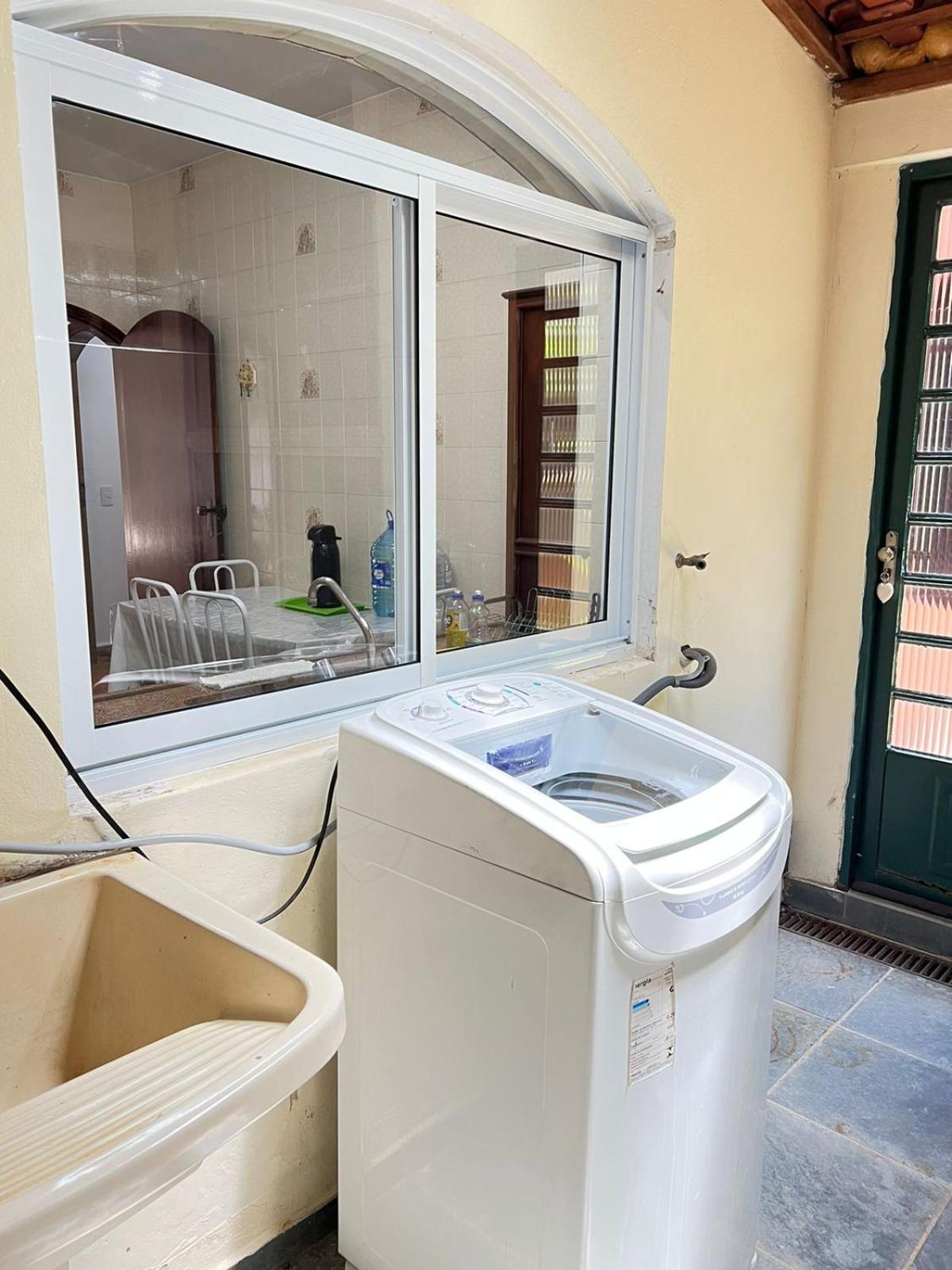 Cantinho da Vó Lena Casa Familiar com 4 Suítes, Piscina e Lazer em Lindóia