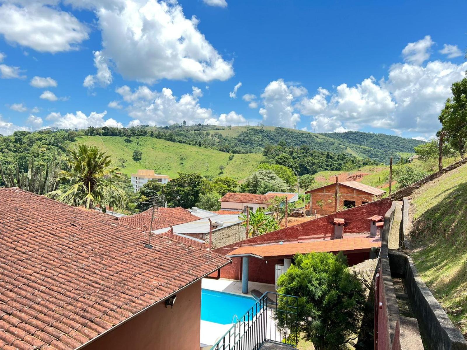 Cantinho da Vó Lena Casa Familiar com 4 Suítes, Piscina e Lazer em Lindóia