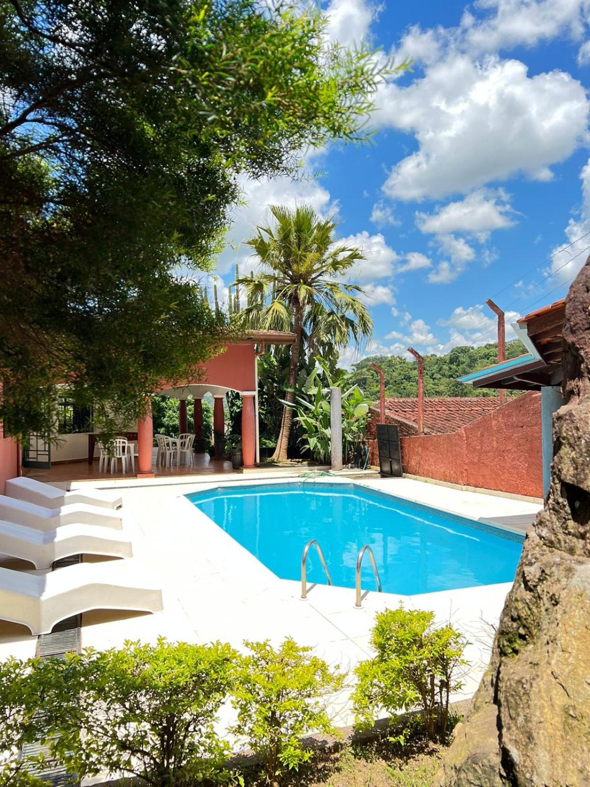 Cantinho da Vó Lena Casa Familiar com 4 Suítes, Piscina e Lazer em Lindóia
