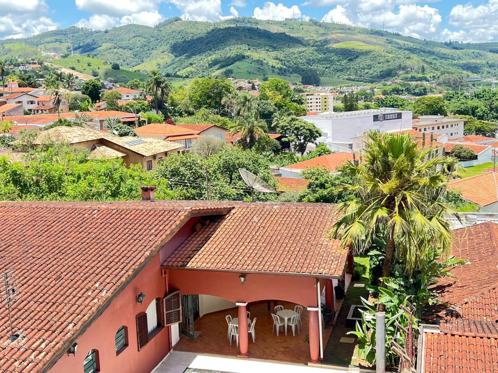 Cantinho da Vó Lena Casa Familiar com 4 Suítes, Piscina e Lazer em Lindóia
