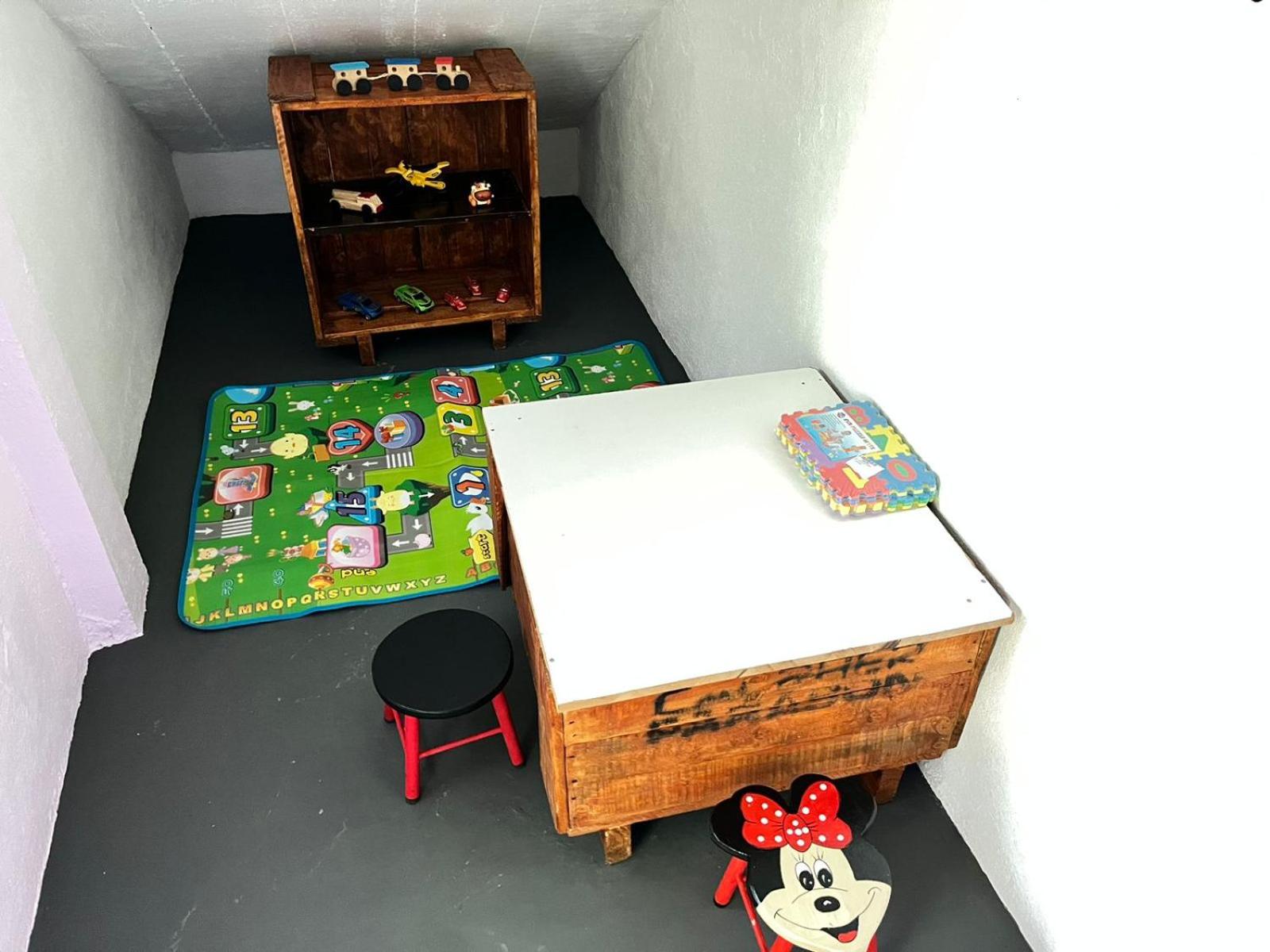 Cantinho da Vó Lena Casa Familiar com 4 Suítes, Piscina e Lazer em Lindóia