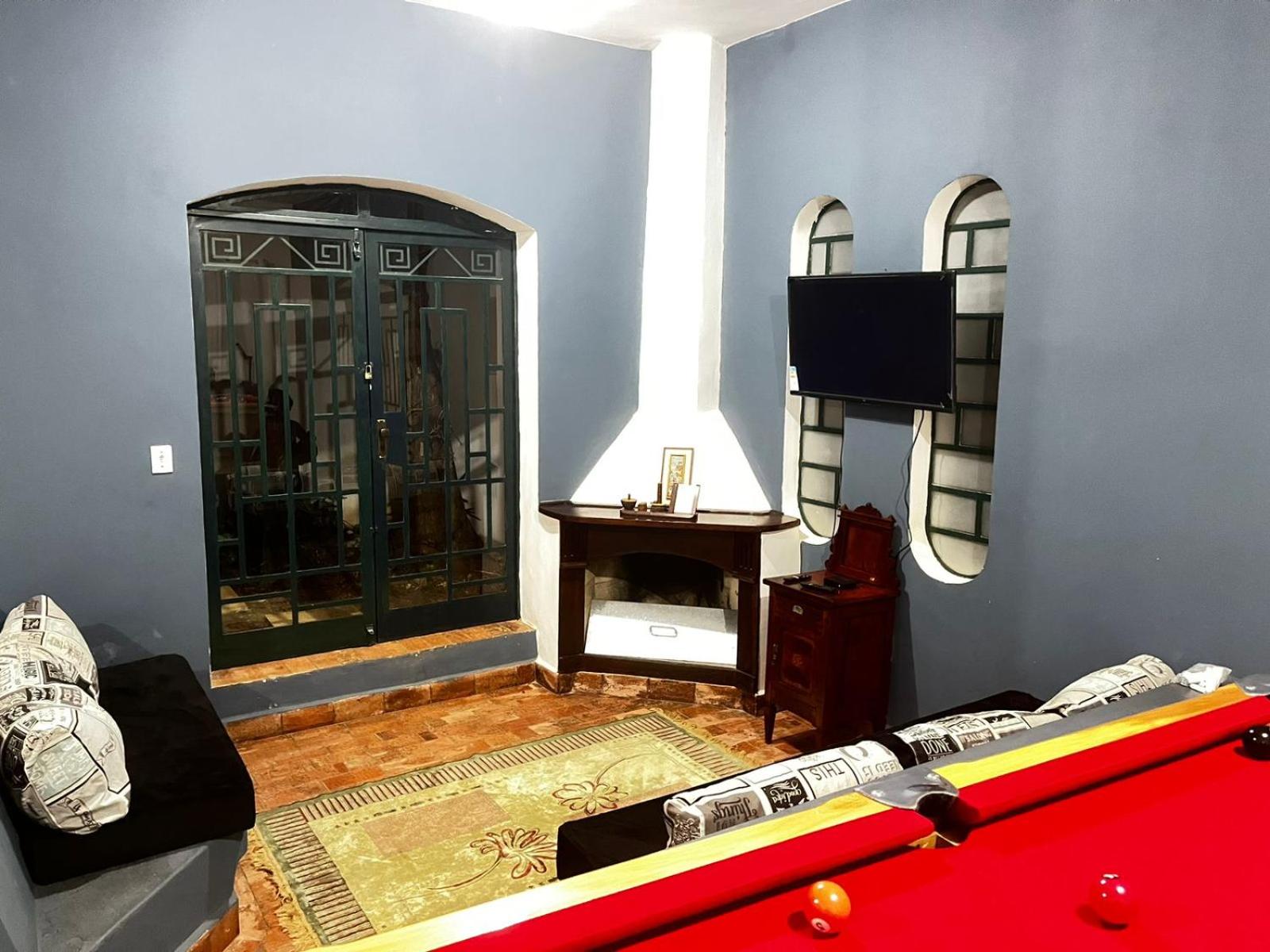 Cantinho da Vó Lena Casa Familiar com 4 Suítes, Piscina e Lazer em Lindóia