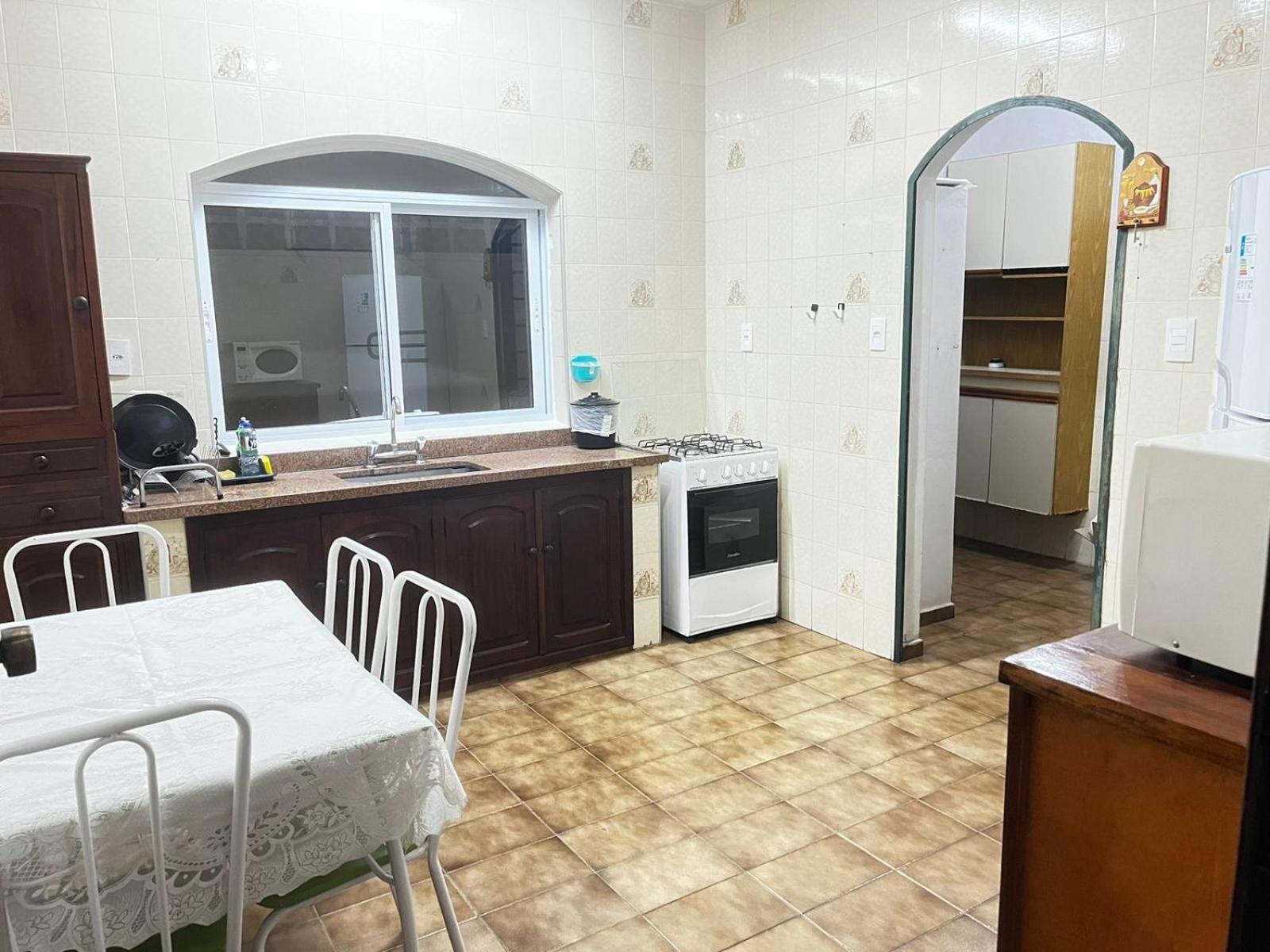 Cantinho da Vó Lena Casa Familiar com 4 Suítes, Piscina e Lazer em Lindóia