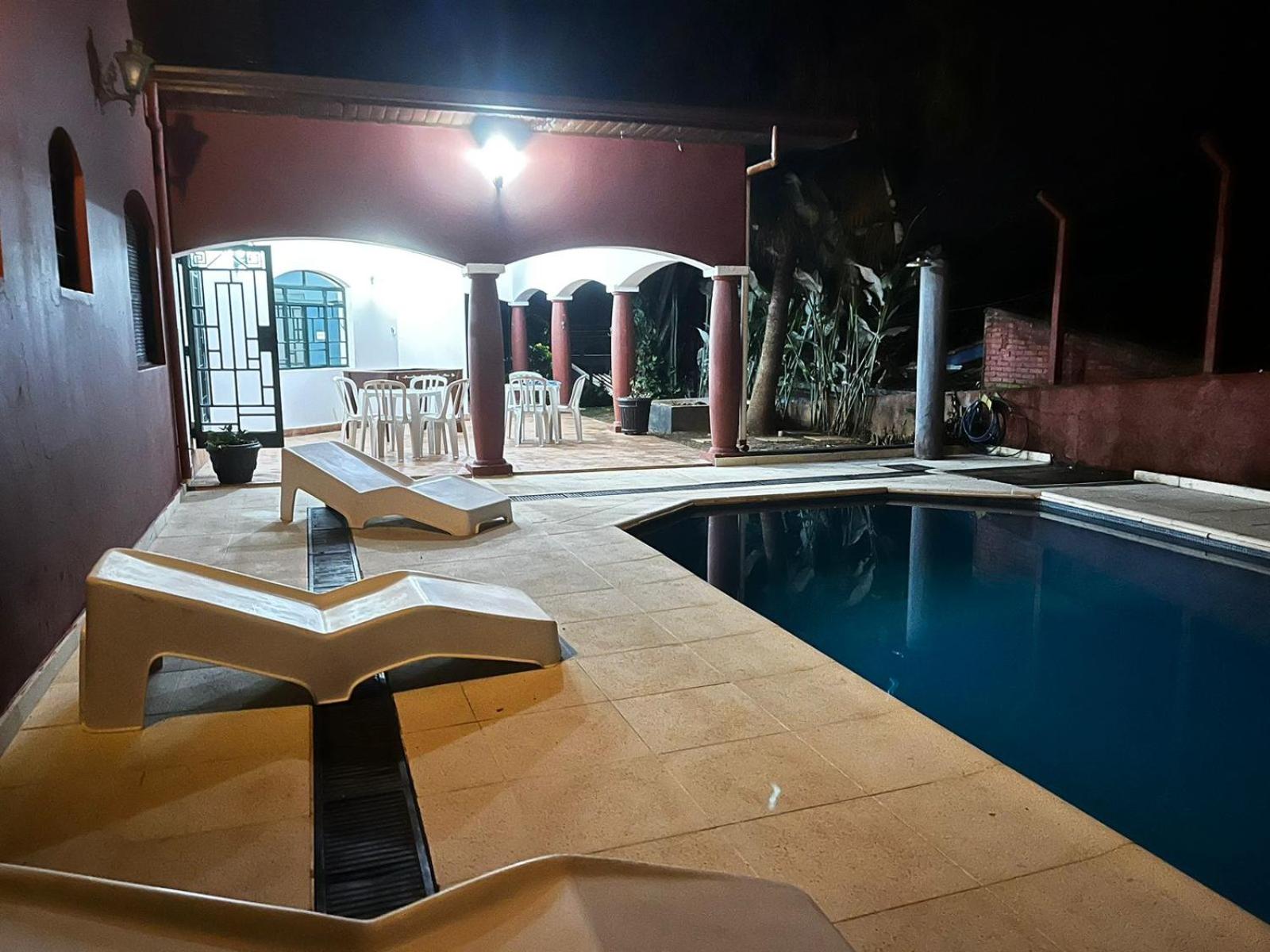 Cantinho da Vó Lena Casa Familiar com 4 Suítes, Piscina e Lazer em Lindóia